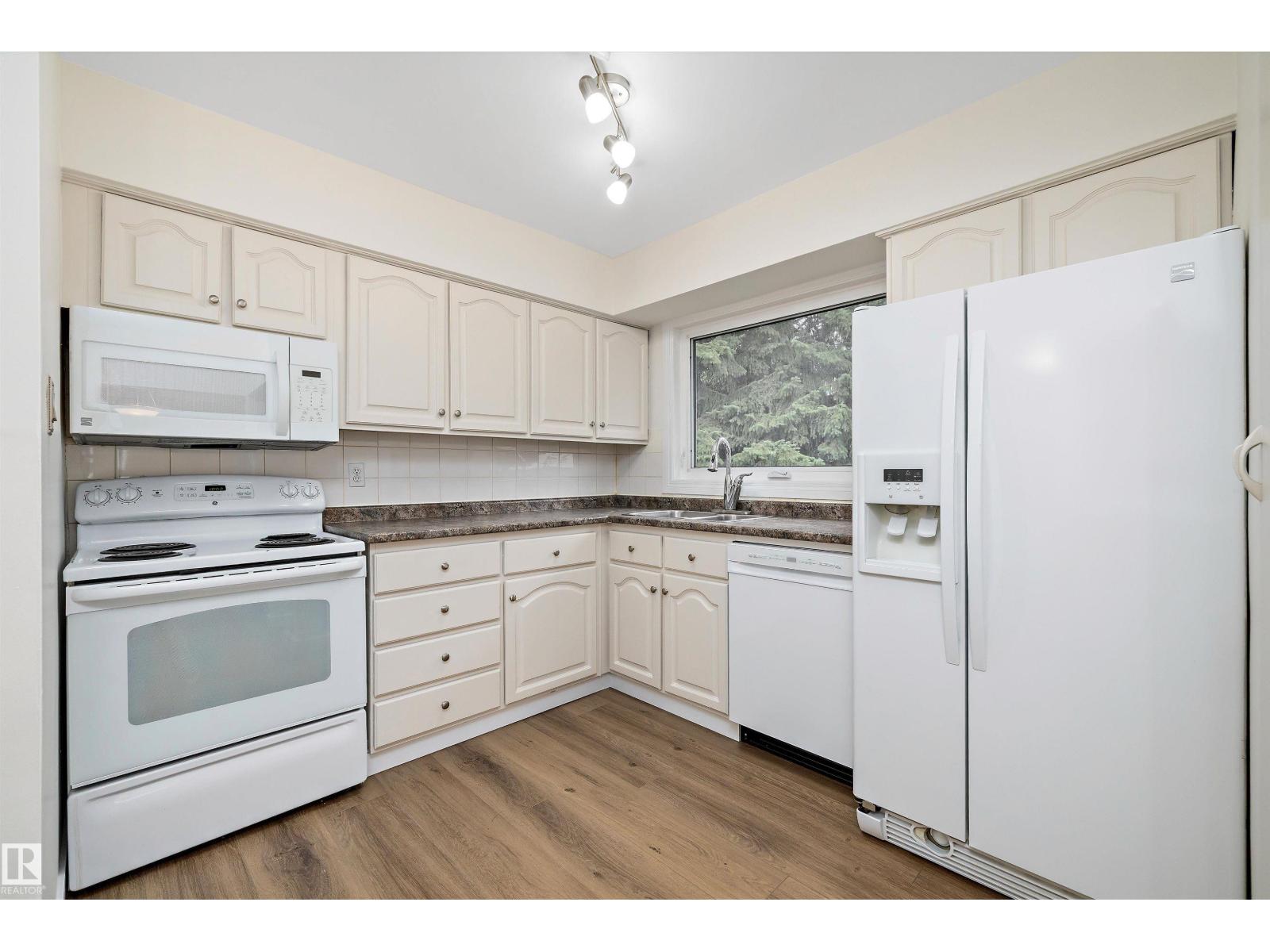 Photo 12 of 8928 147 St Nw, Edmonton AB