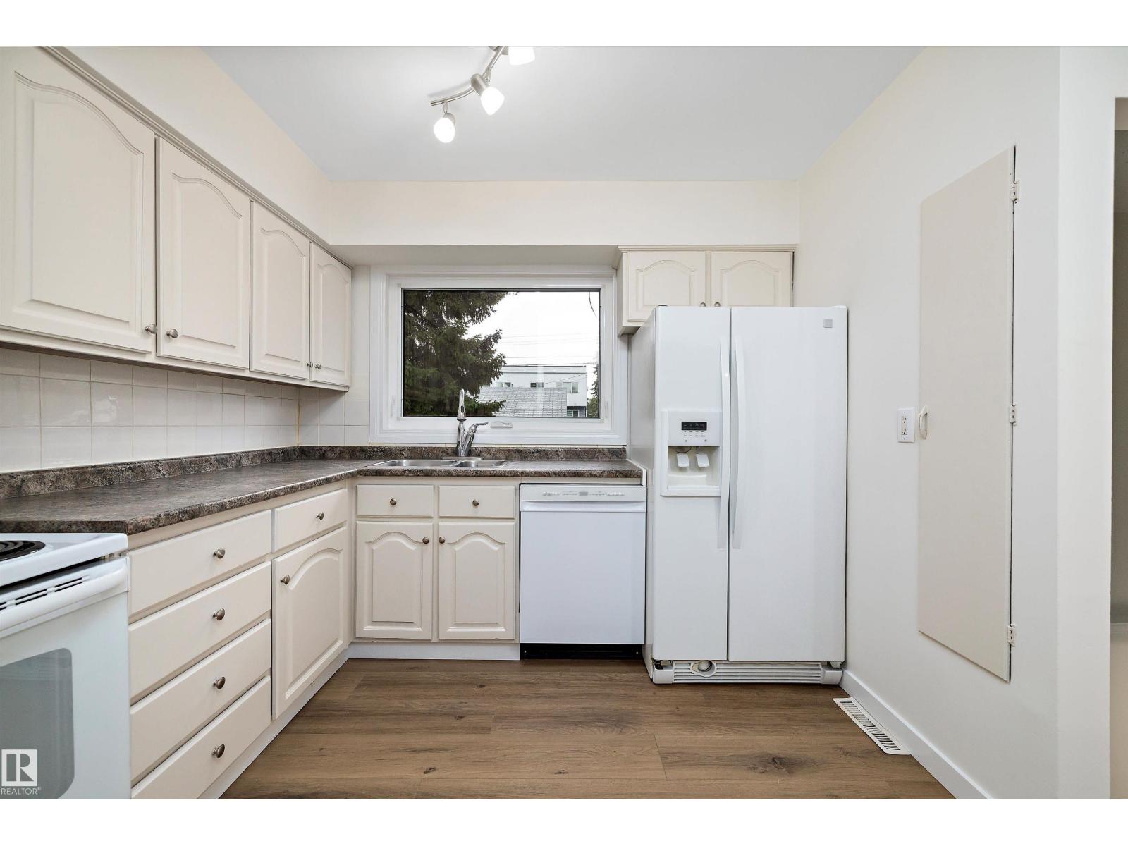 Photo 14 of 8928 147 St Nw, Edmonton AB
