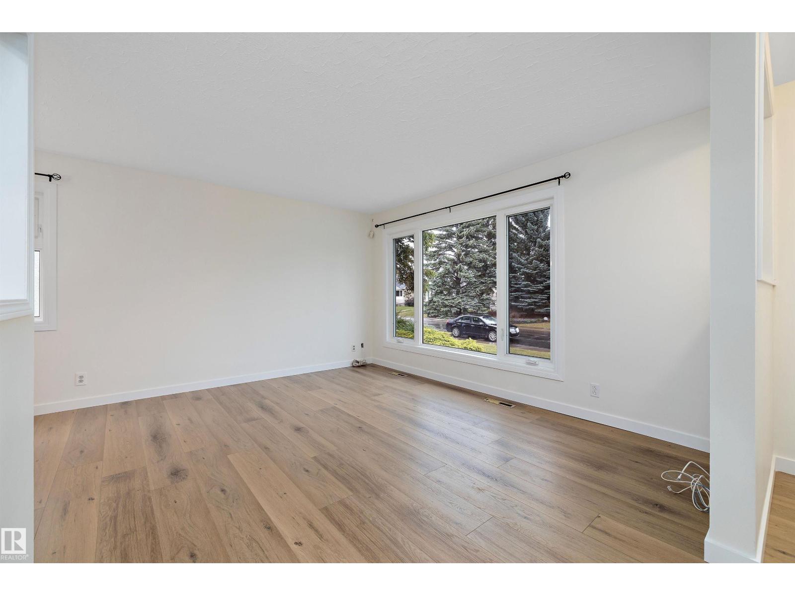 Photo 4 of 8928 147 St Nw, Edmonton AB