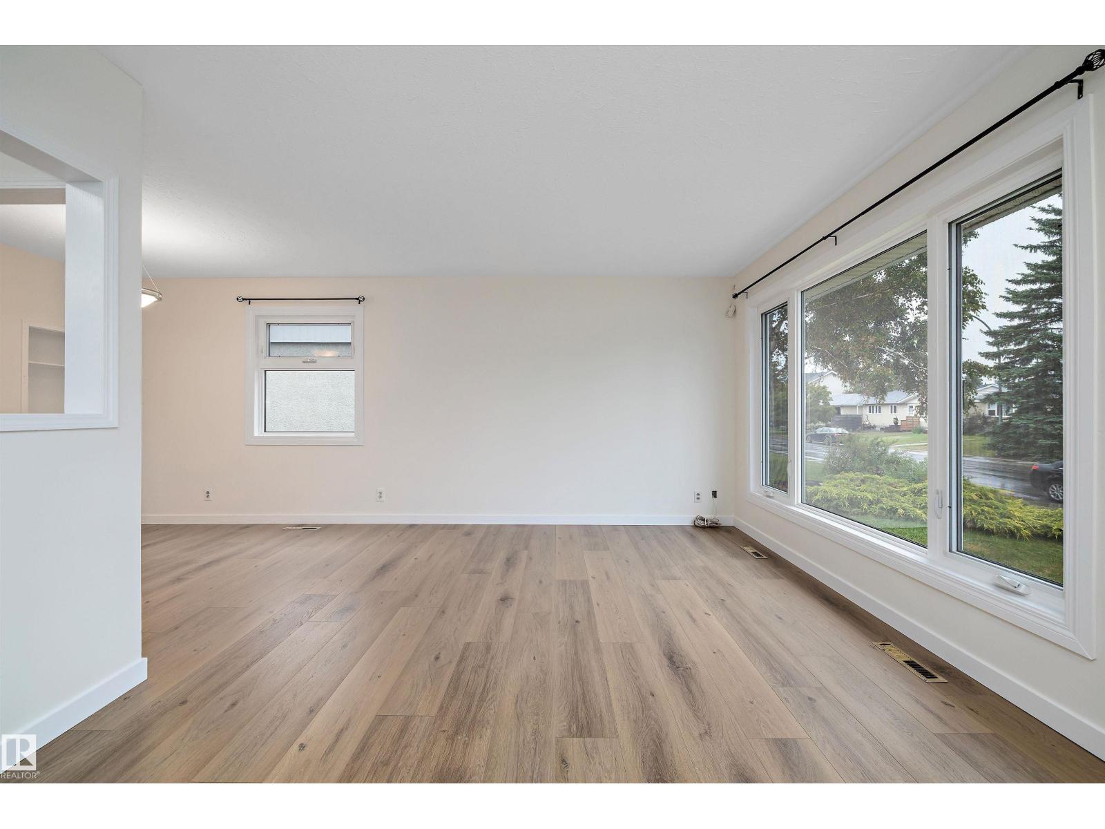 Photo 5 of 8928 147 St Nw, Edmonton AB