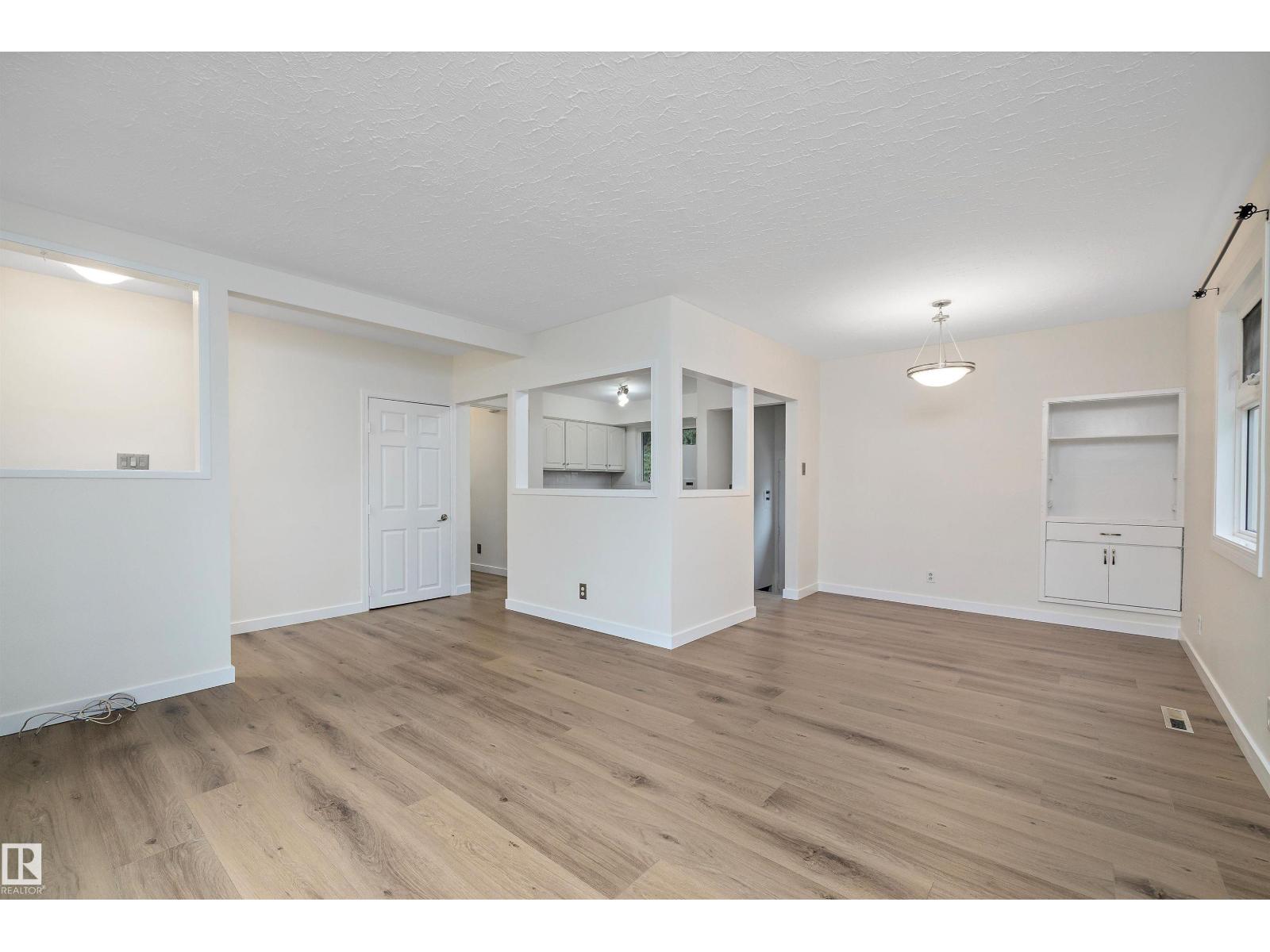 Photo 7 of 8928 147 St Nw, Edmonton AB