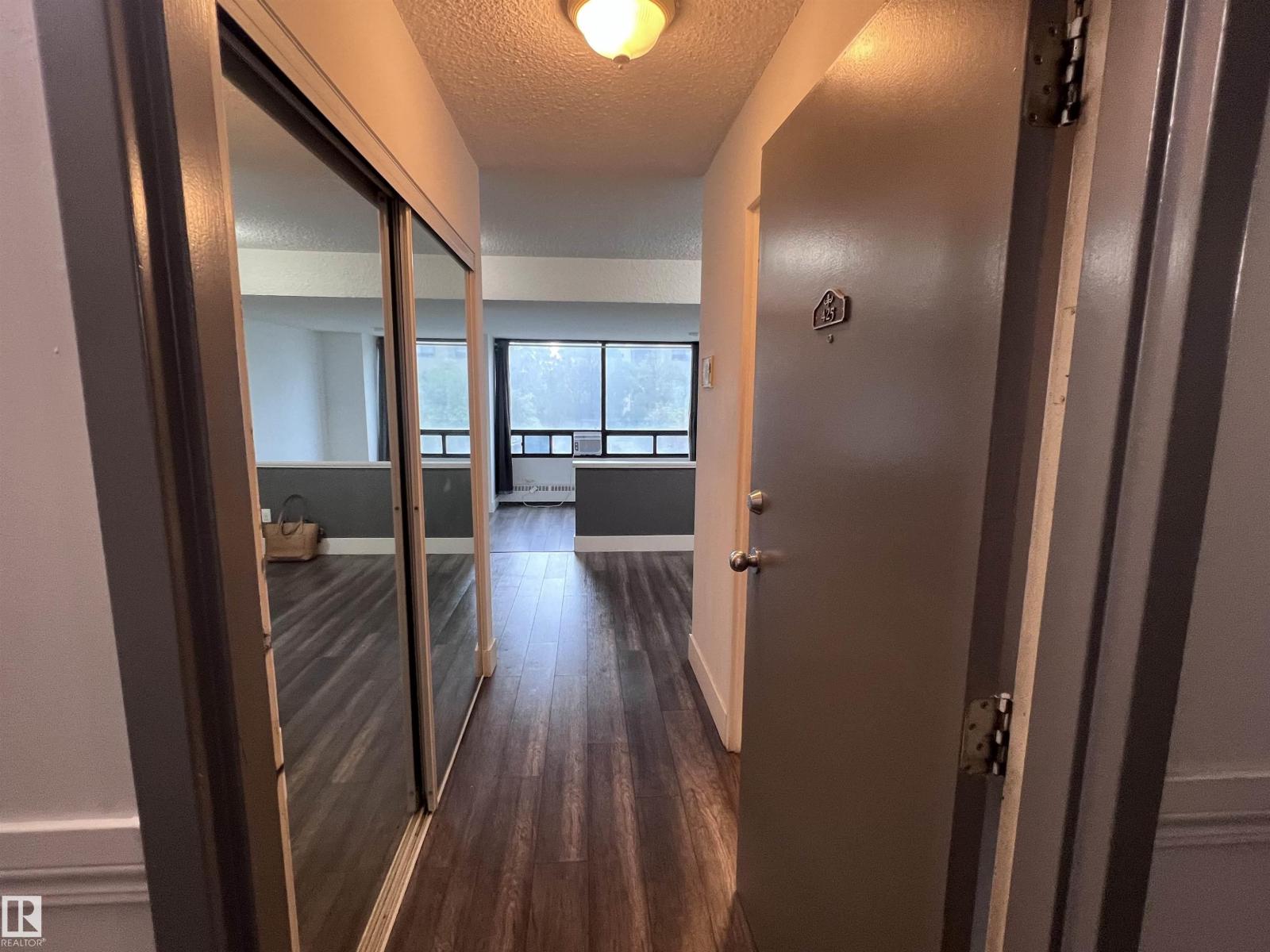 Photo 12 of 425 10160 114 St Nw Nw, Edmonton AB