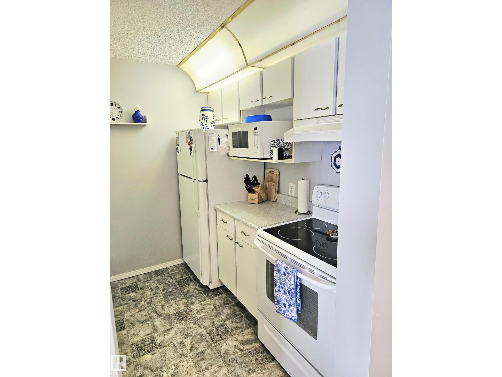 Photo 9 of 318 6710 158 Av Nw, Edmonton AB