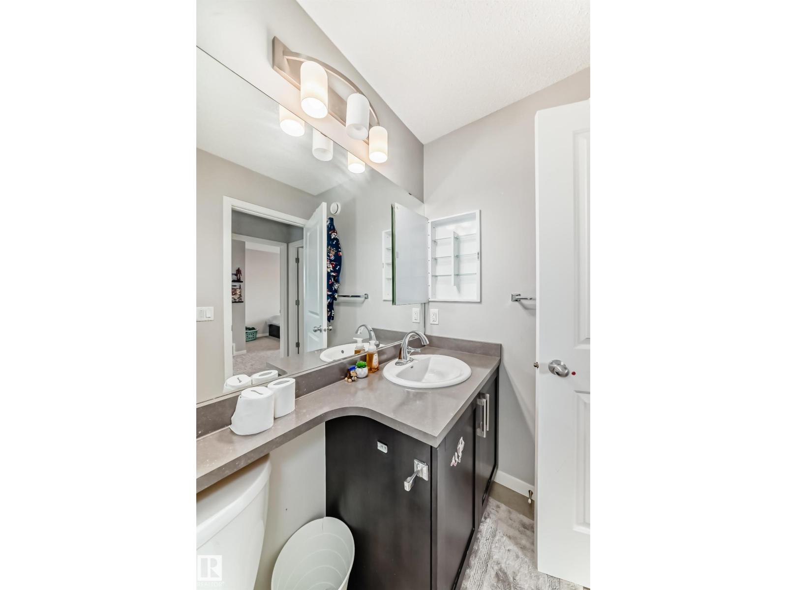Photo 18 of 2333 82 St Sw, Edmonton AB