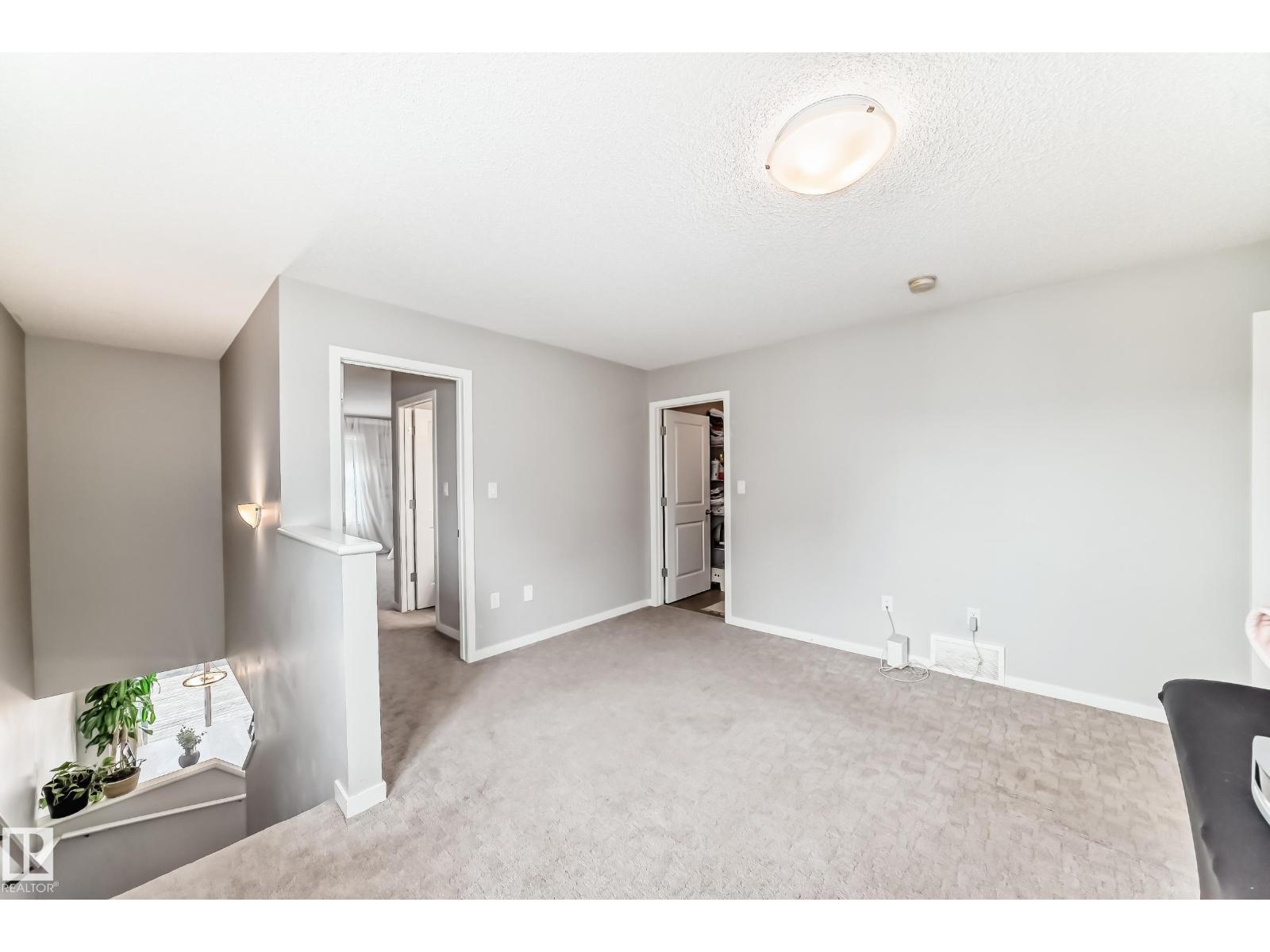 Photo 11 of 2333 82 St Sw, Edmonton AB
