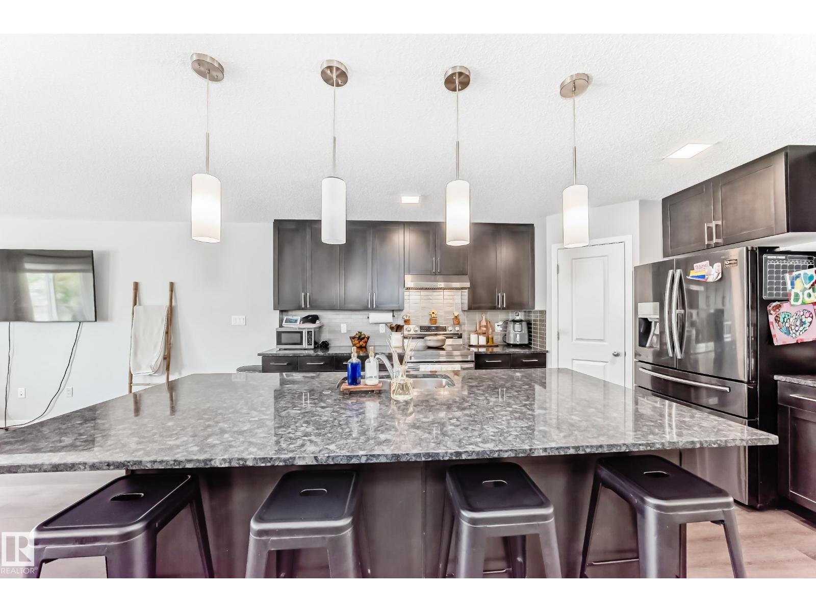 Photo 2 of 2333 82 St Sw, Edmonton AB