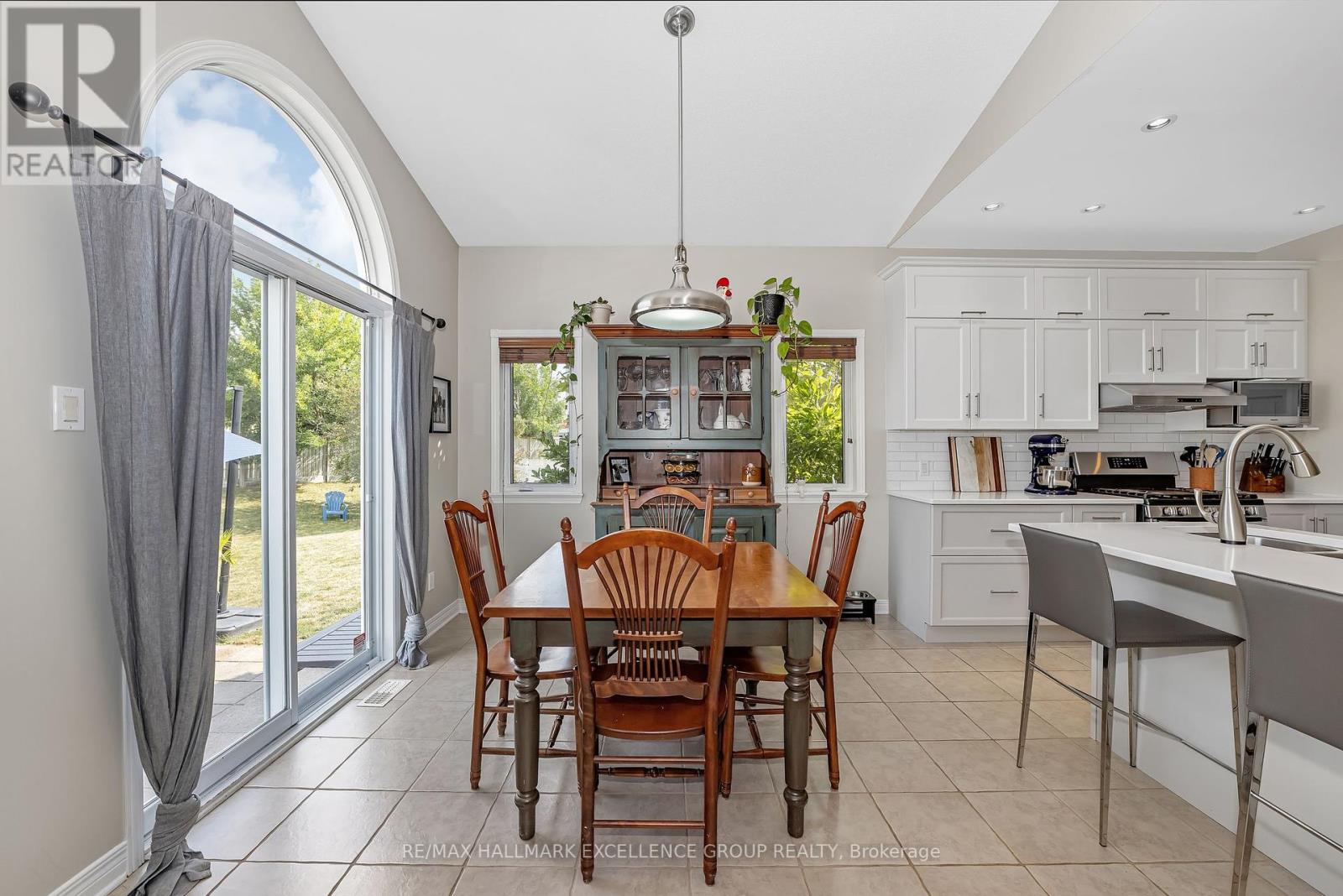 Photo 10 of 2677 Chamberland Street, Clarencerockland ON