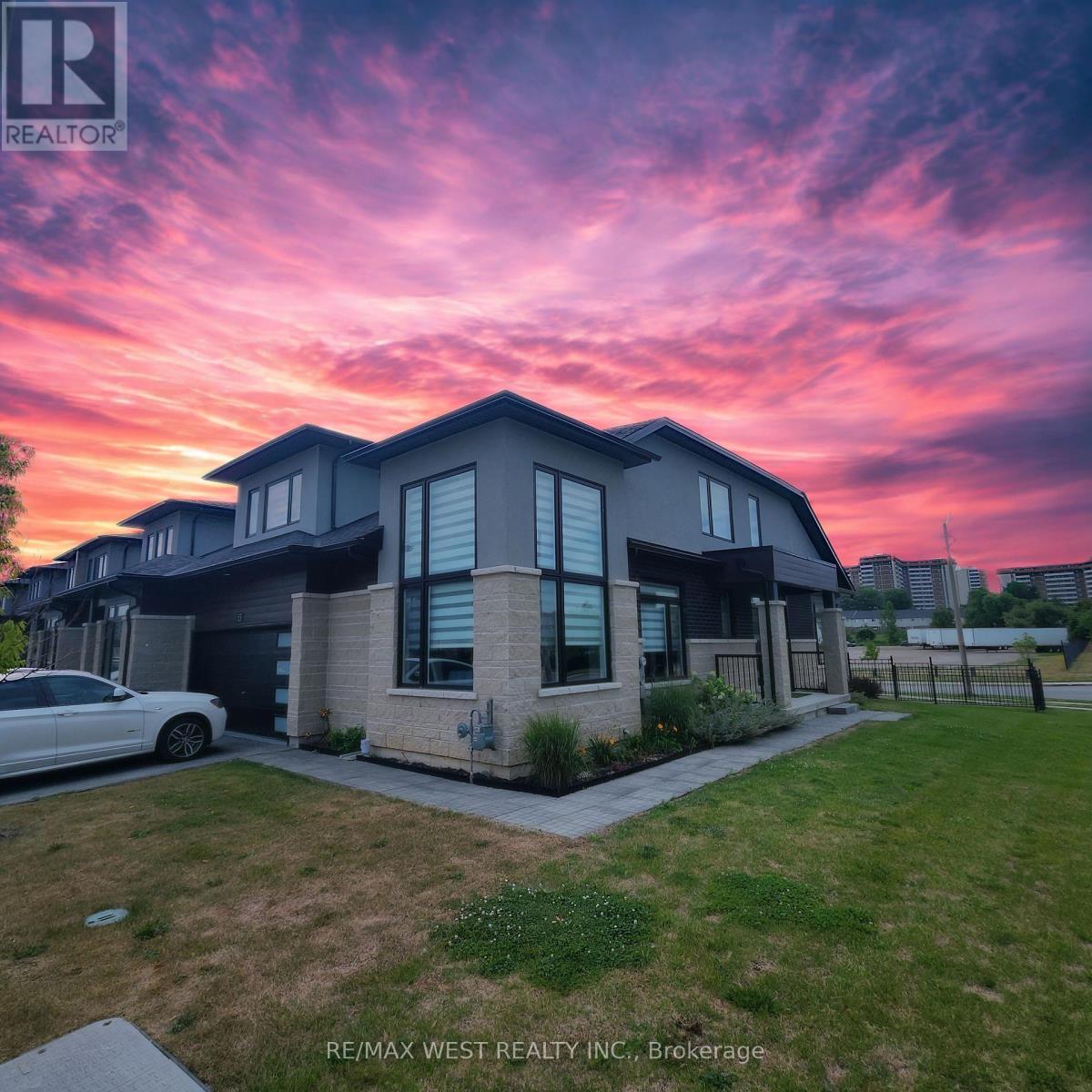 Single Family House for Sale in  WELCH LANE Hamilton (Mountview) 