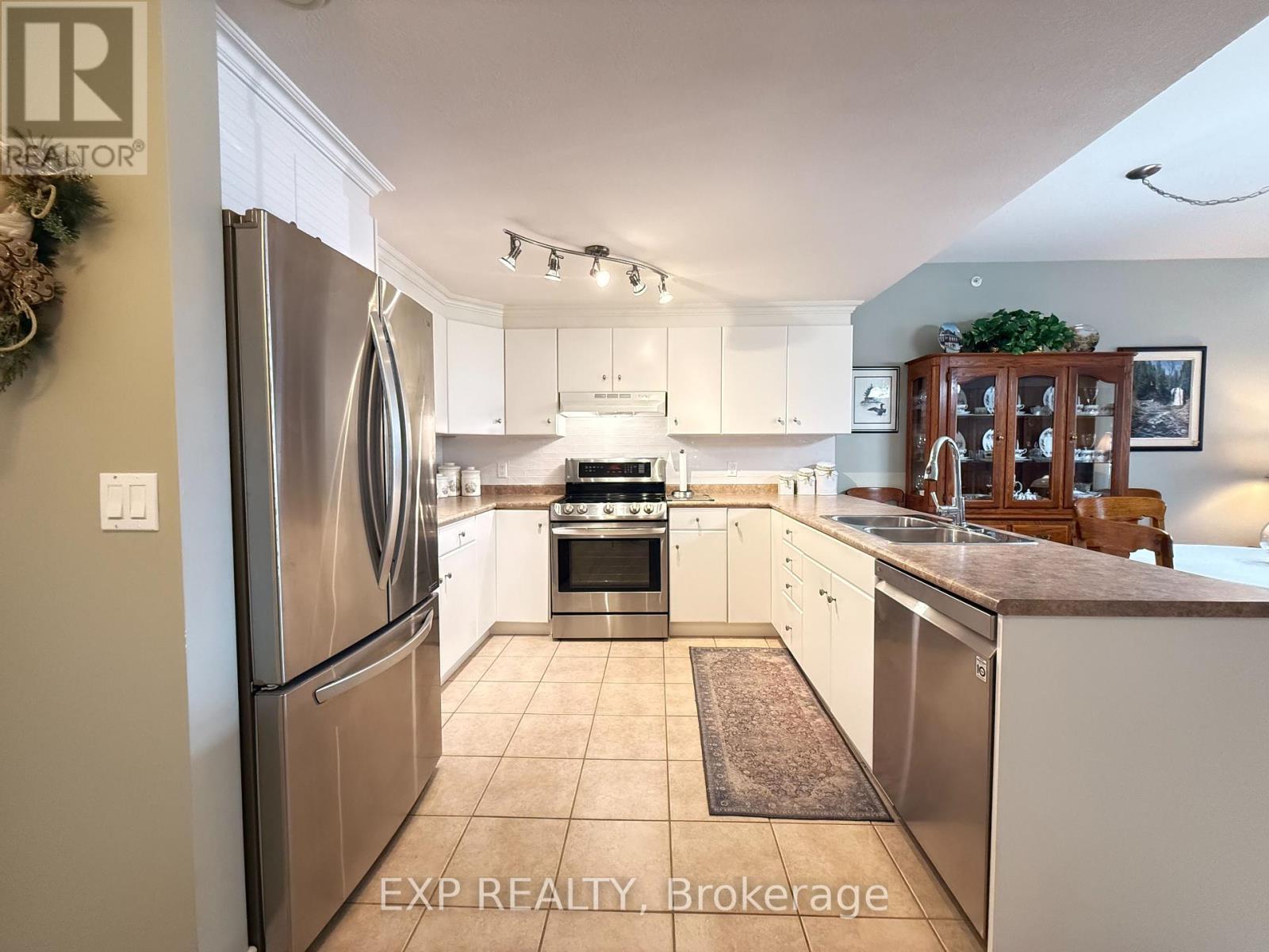 Photo 3 of 103 20 Station Square, Centre Wellington ON