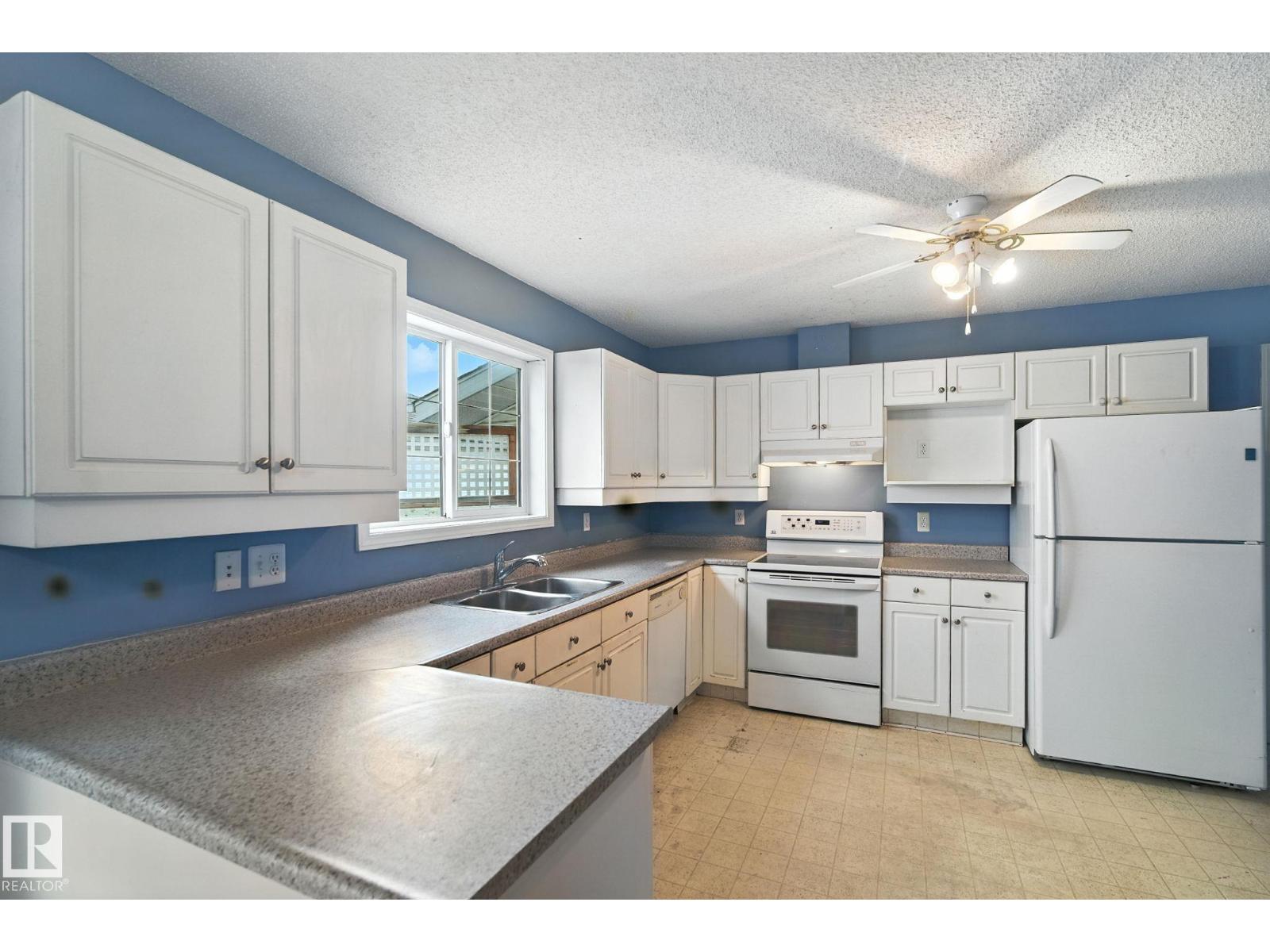 Photo 9 of 4035 38 St Nw, Edmonton AB