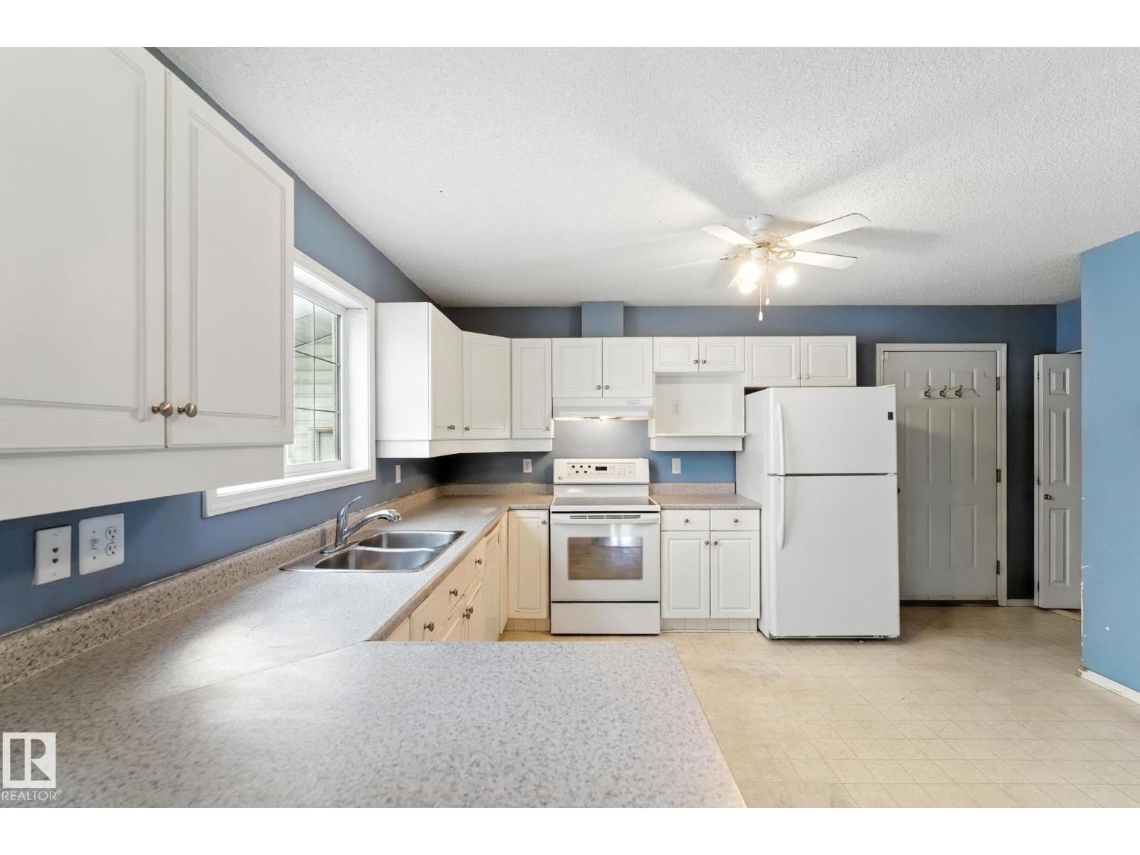 Photo 12 of 4035 38 St Nw, Edmonton AB