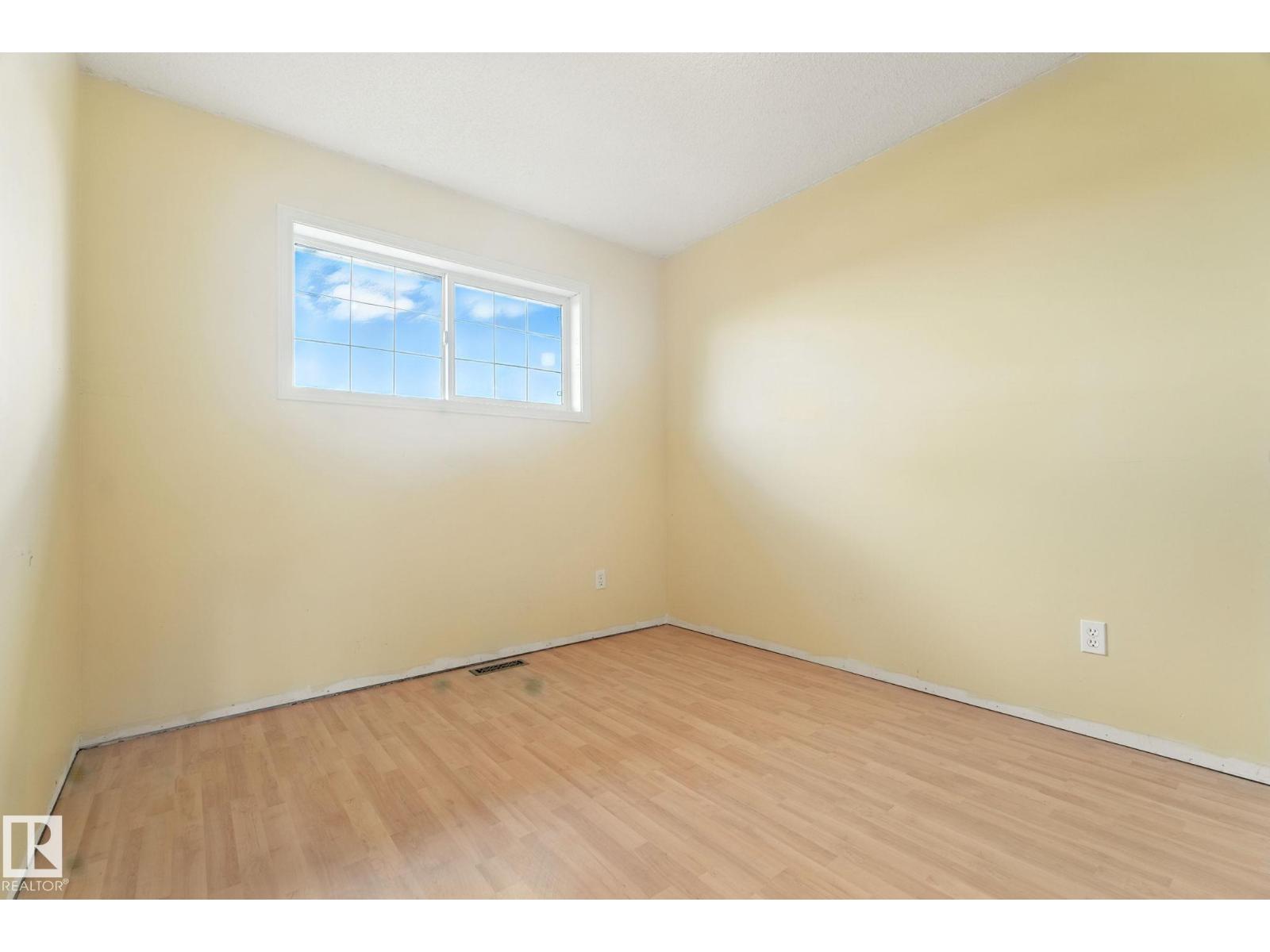 Photo 25 of 4035 38 St Nw, Edmonton AB