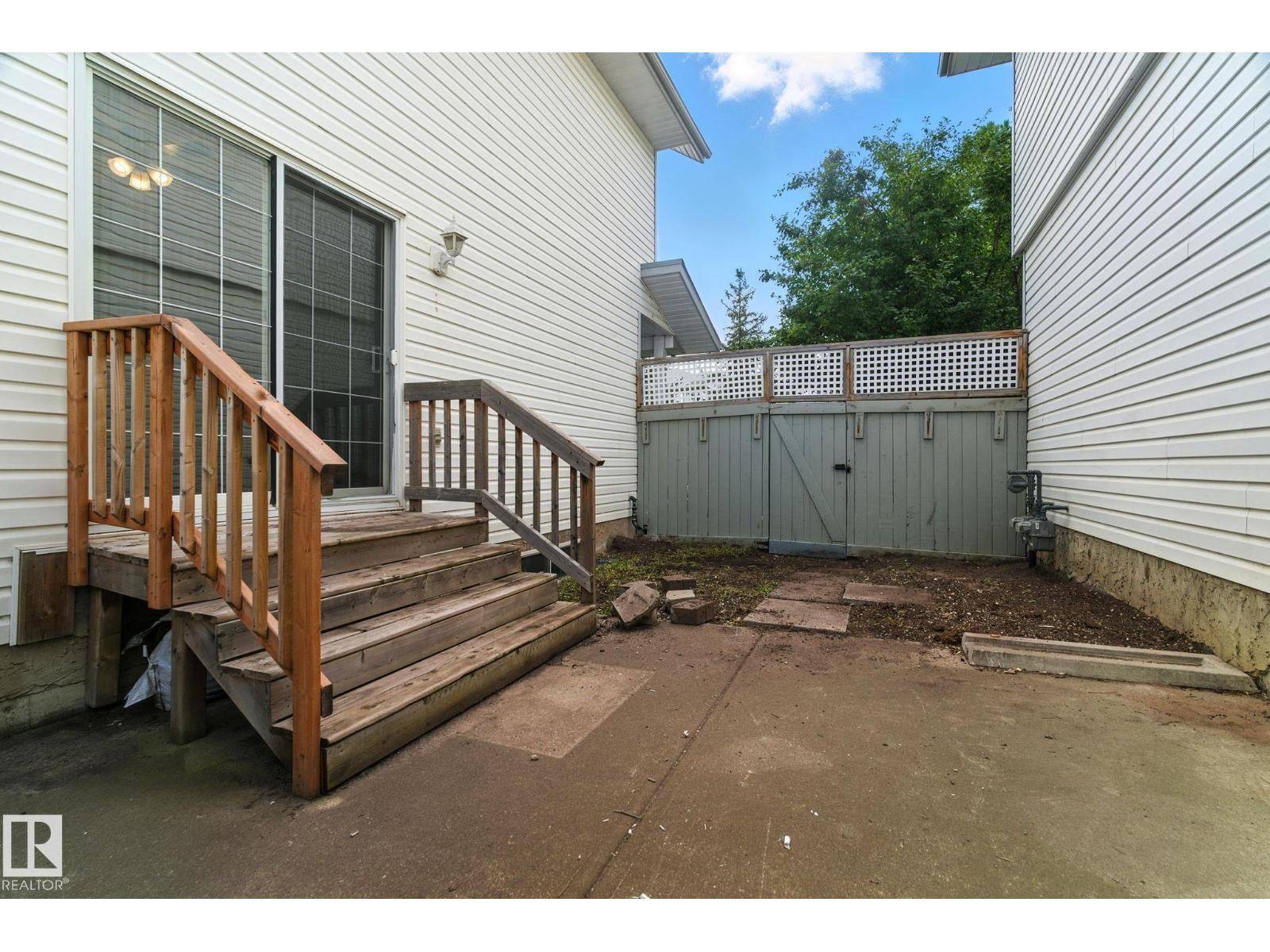 Photo 22 of 4035 38 St Nw, Edmonton AB