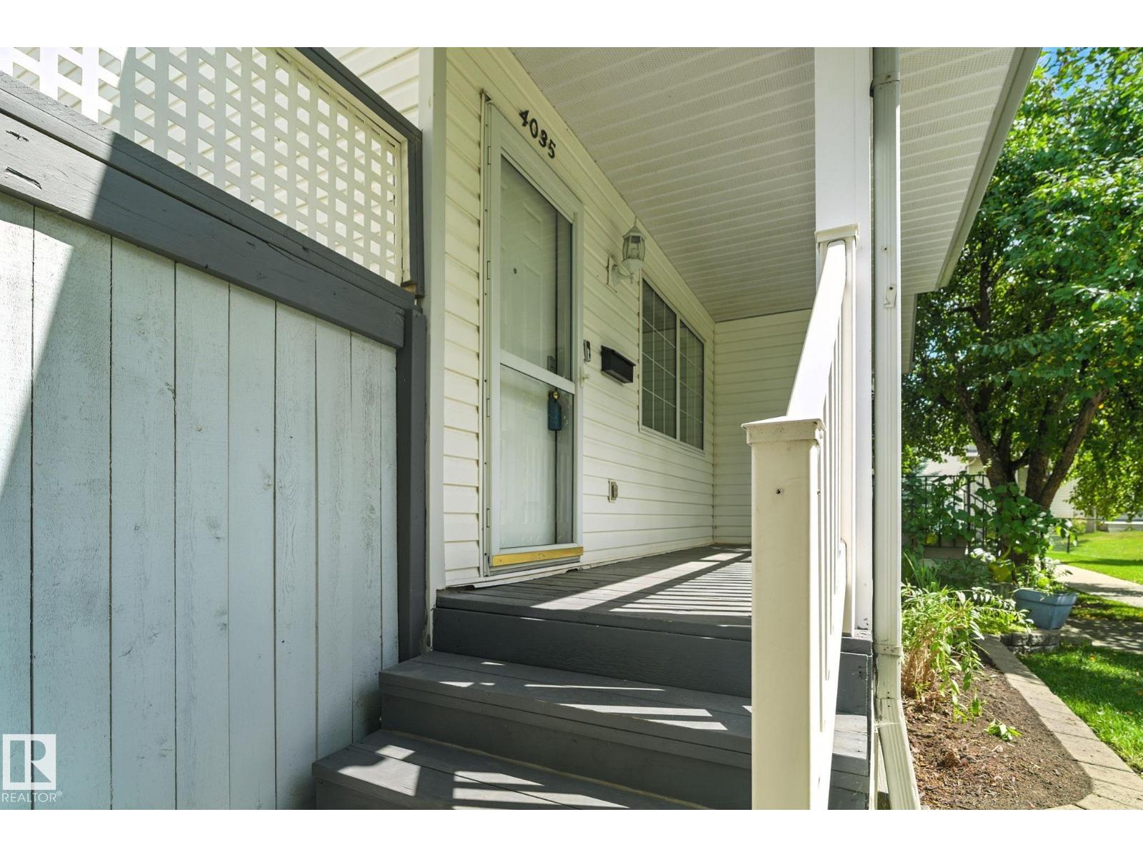 Photo 23 of 4035 38 St Nw, Edmonton AB