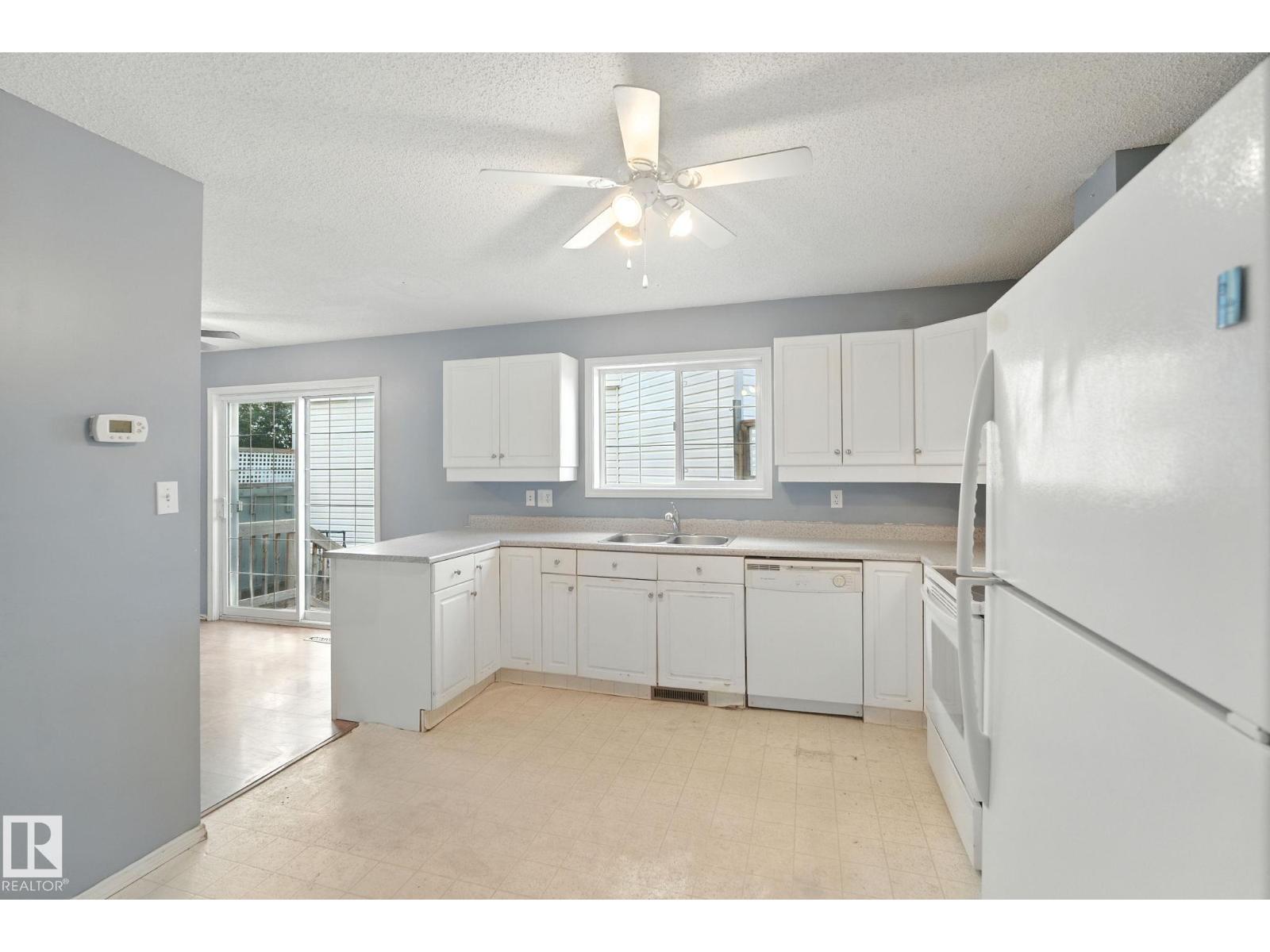 Photo 13 of 4035 38 St Nw, Edmonton AB