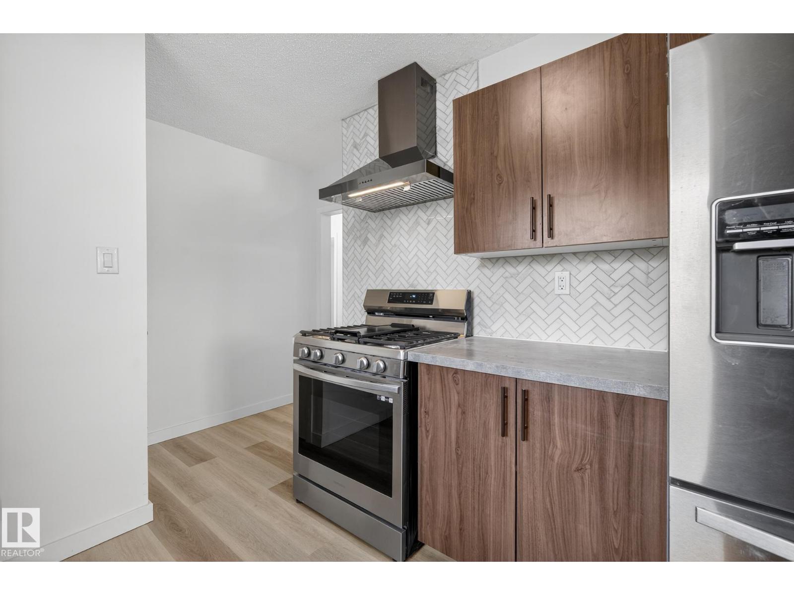 Photo 11 of 10403 65 Av Nw, Edmonton AB