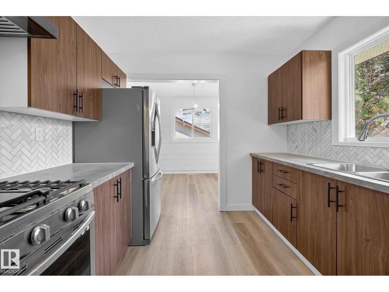 Photo 13 of 10403 65 Av Nw, Edmonton AB