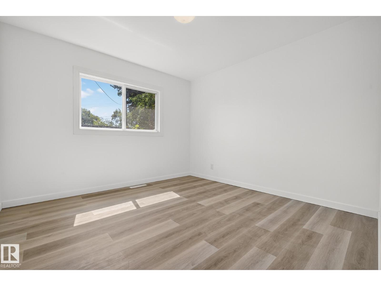Photo 18 of 10403 65 Av Nw, Edmonton AB