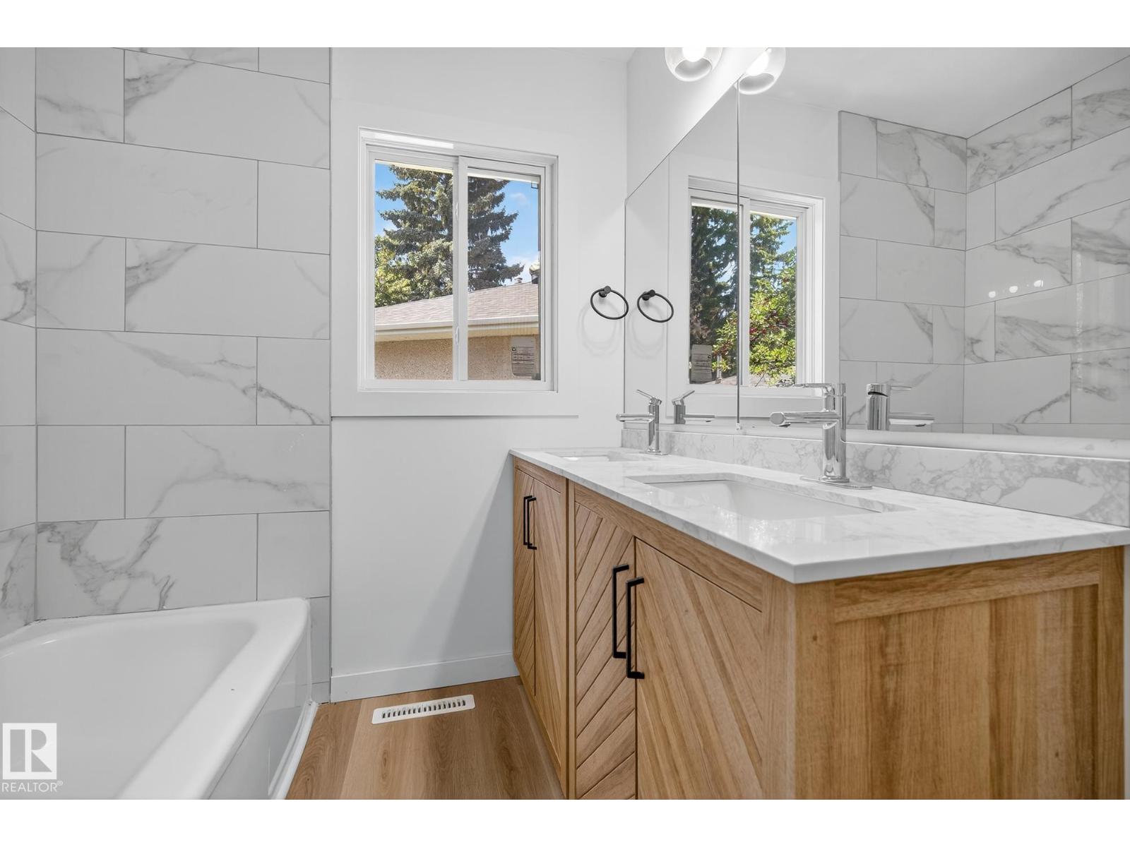Photo 20 of 10403 65 Av Nw, Edmonton AB
