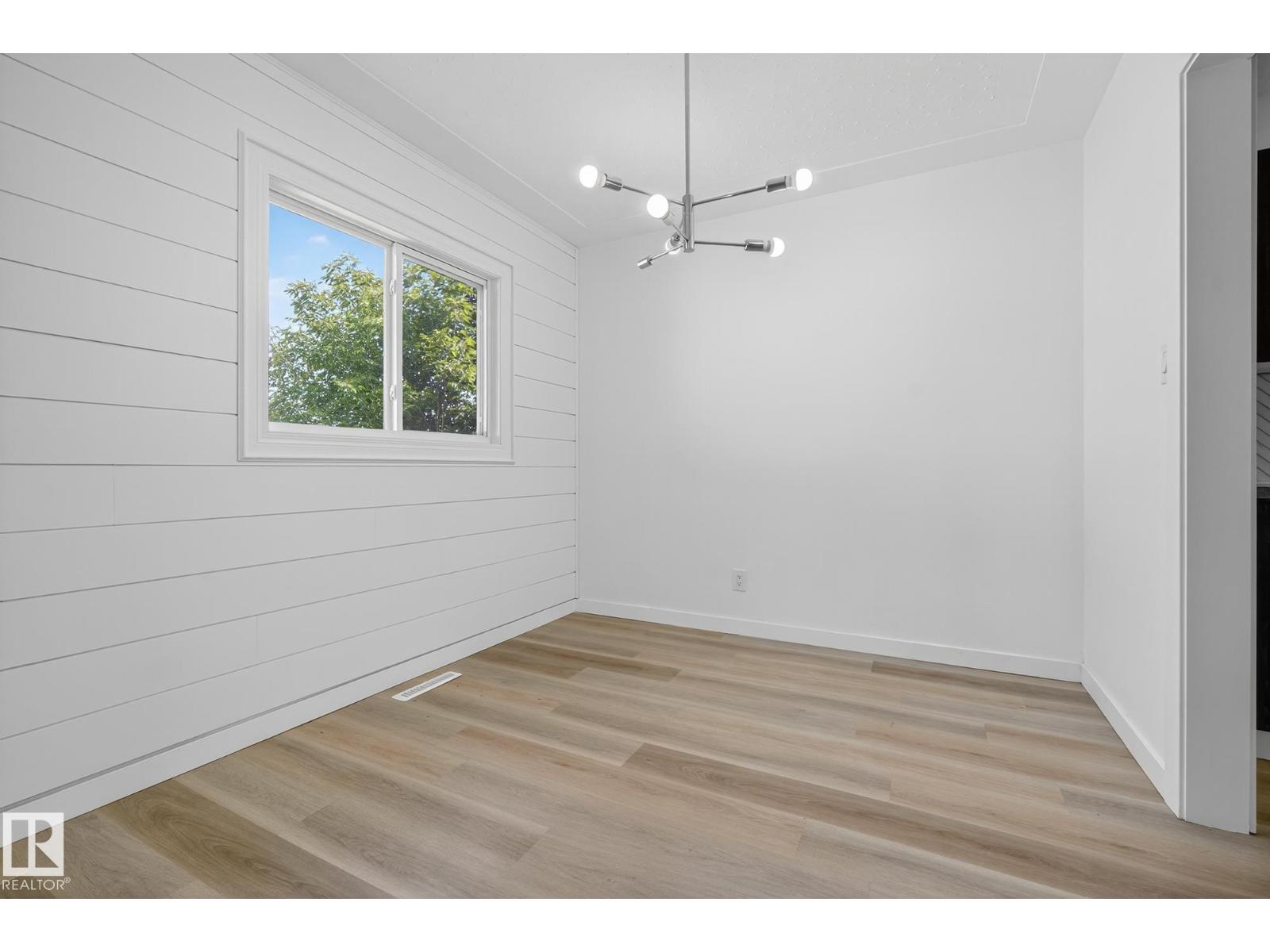 Photo 8 of 10403 65 Av Nw, Edmonton AB