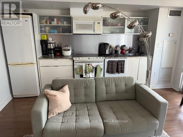Photo 3 of 1009 4 K Spadina Avenue, Toronto ON