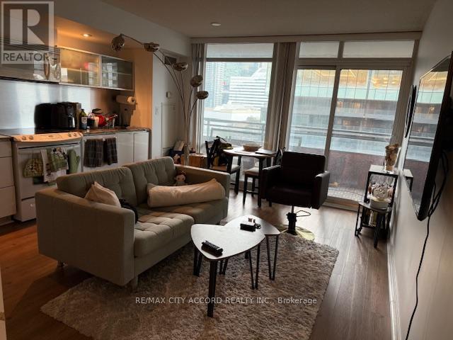 Photo 6 of 1009 4 K Spadina Avenue, Toronto ON