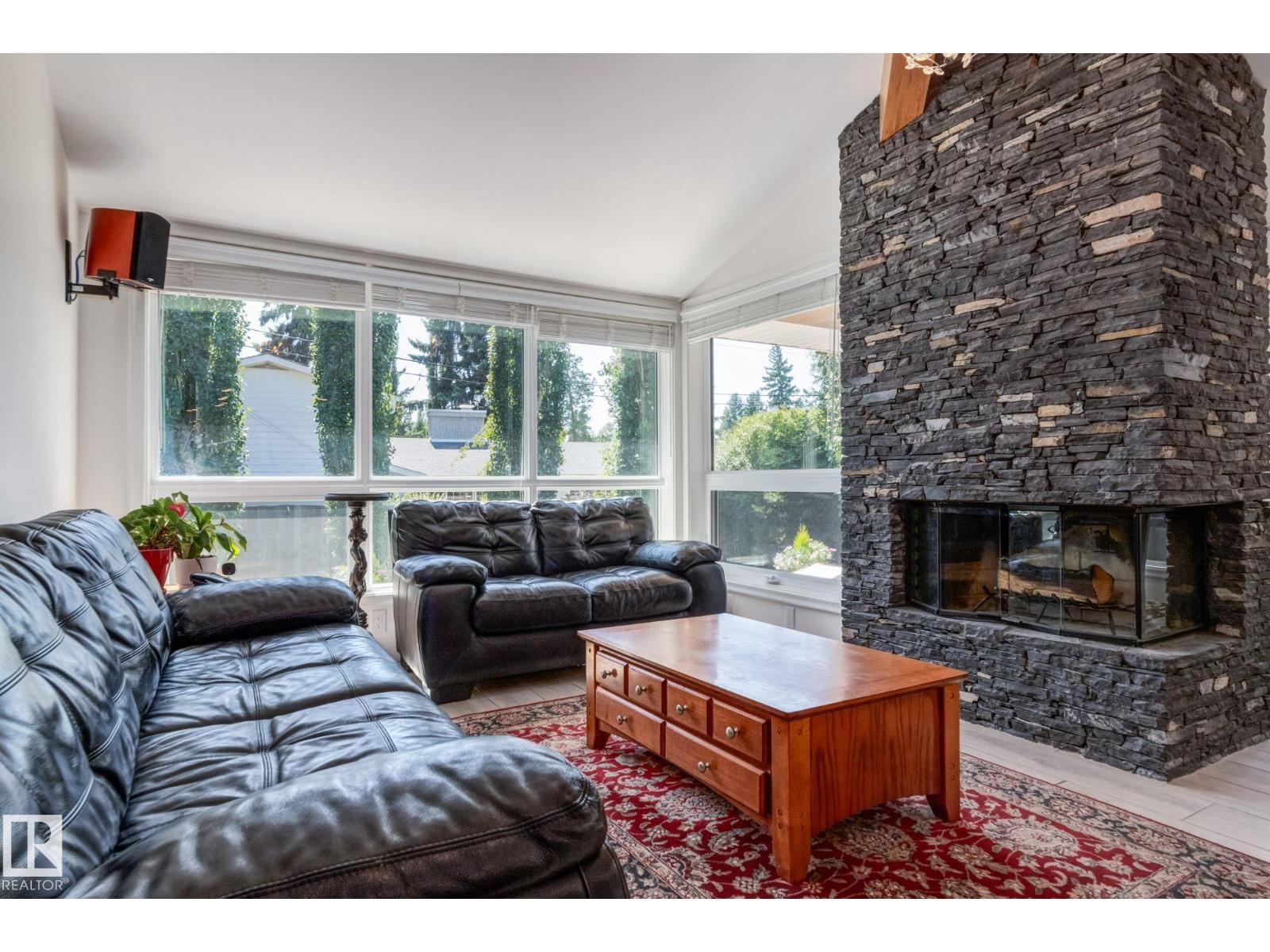 Photo 11 of 9728 141 St Nw, Edmonton AB