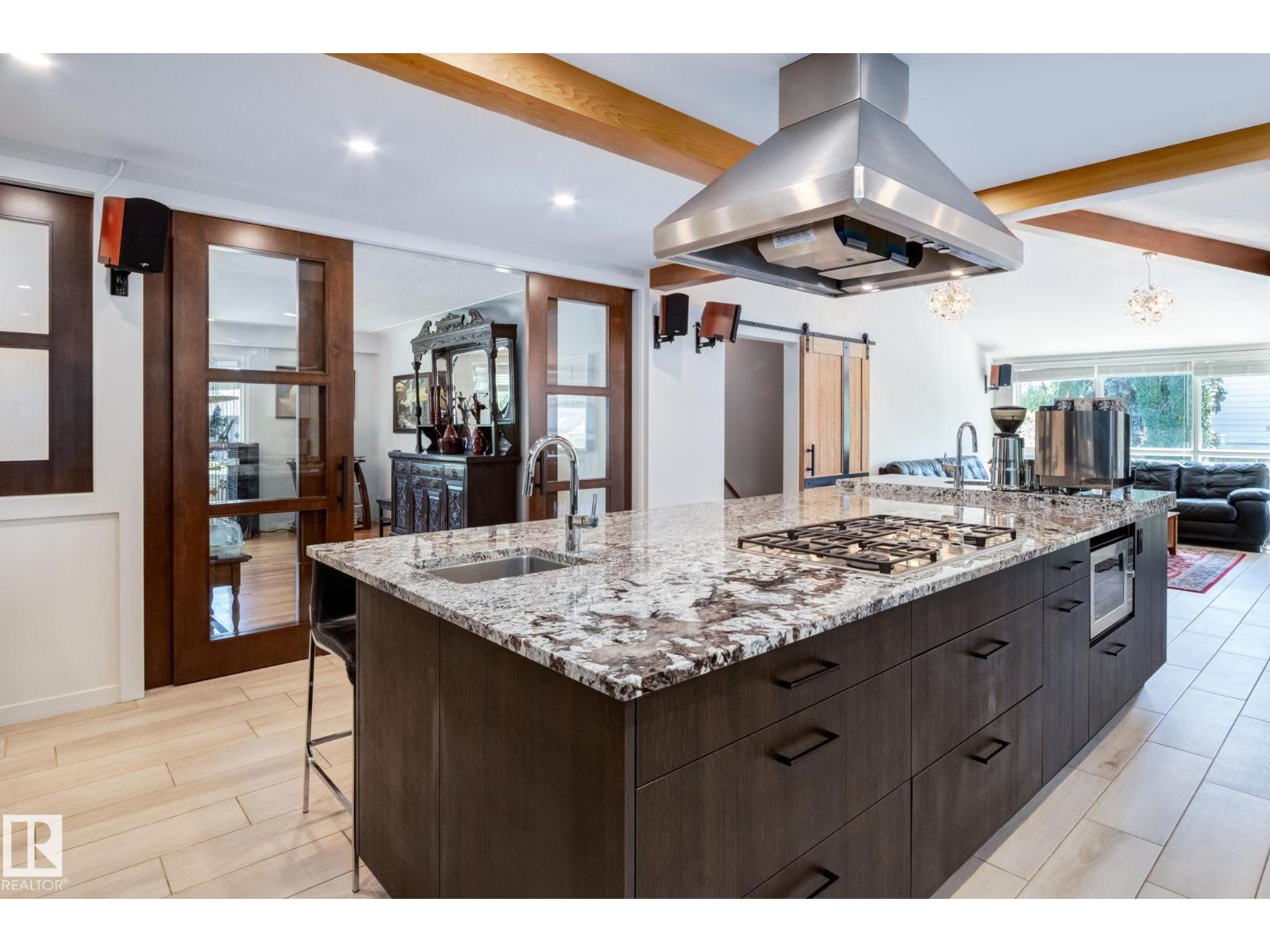 Photo 12 of 9728 141 St Nw, Edmonton AB