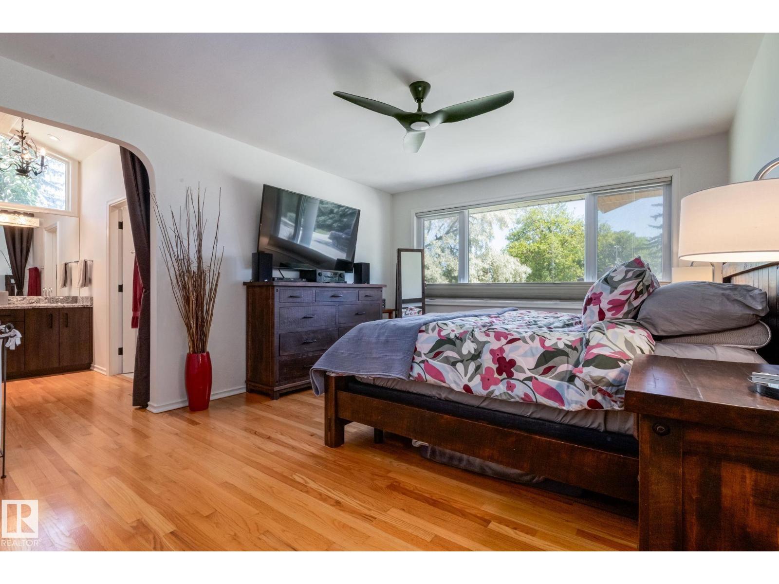 Photo 14 of 9728 141 St Nw, Edmonton AB