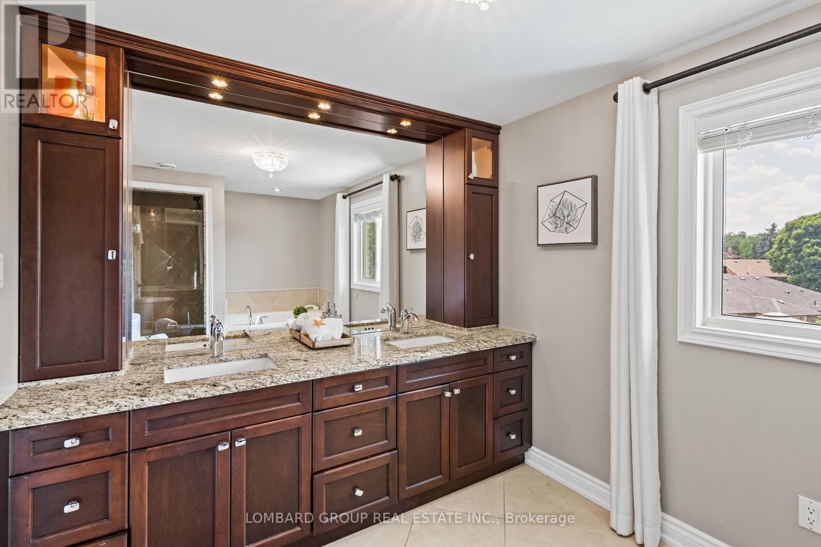 Photo 24 of 10 Whitmore Court, Brampton ON