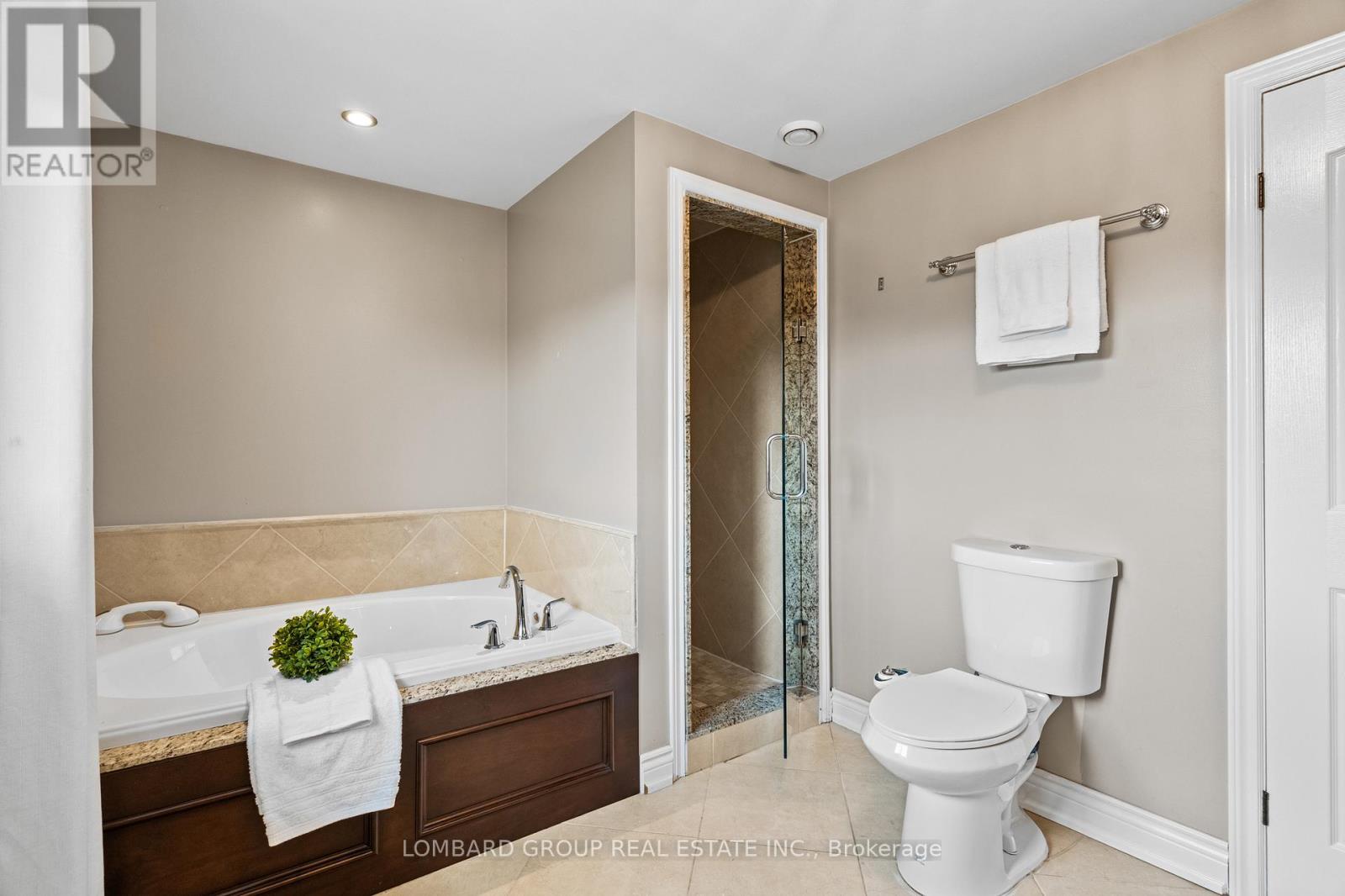 Photo 25 of 10 Whitmore Court, Brampton ON