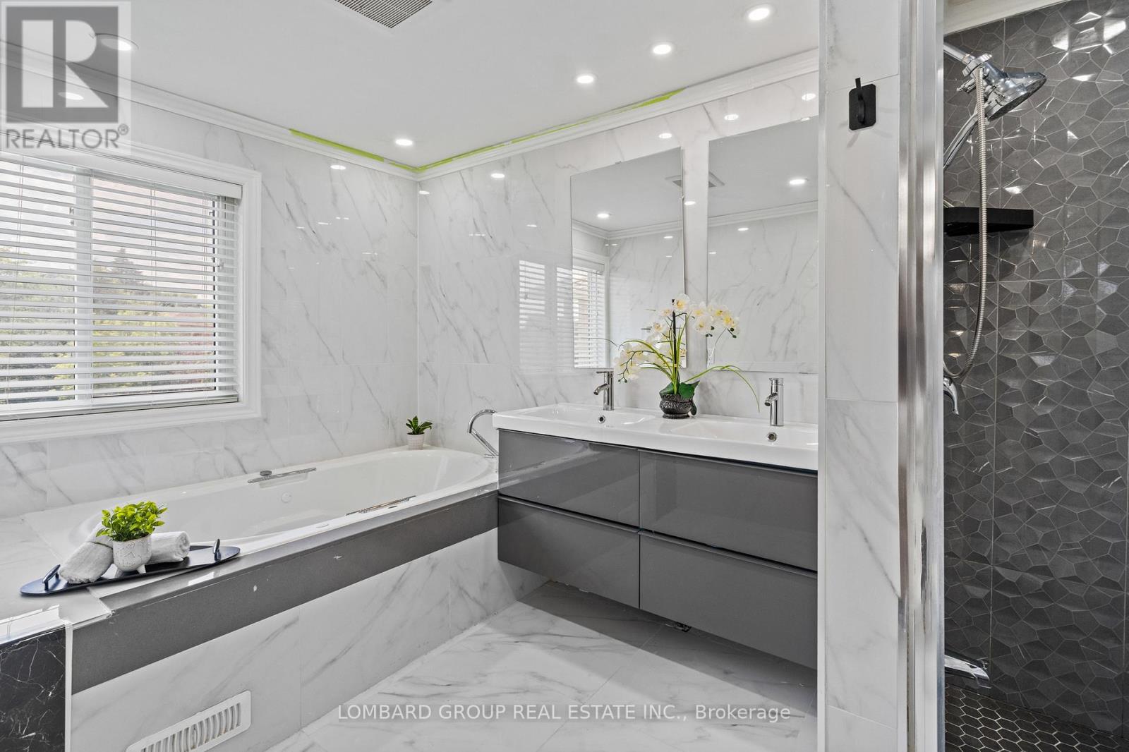 Photo 33 of 10 Whitmore Court, Brampton ON