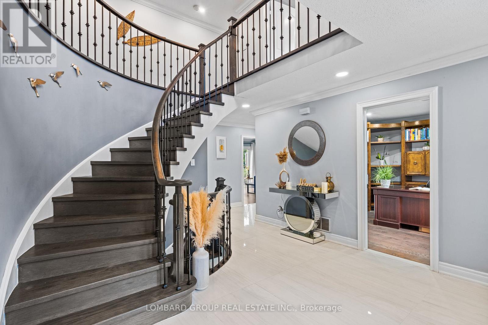 Photo 5 of 10 Whitmore Court, Brampton ON