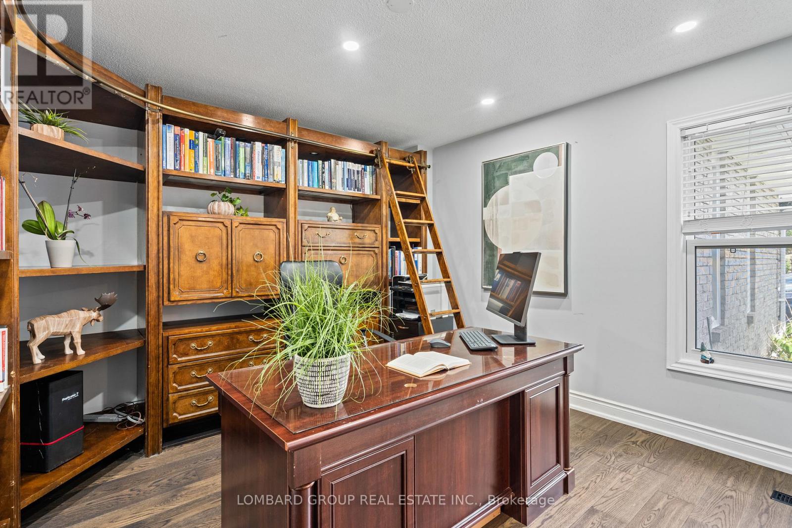 Photo 6 of 10 Whitmore Court, Brampton ON