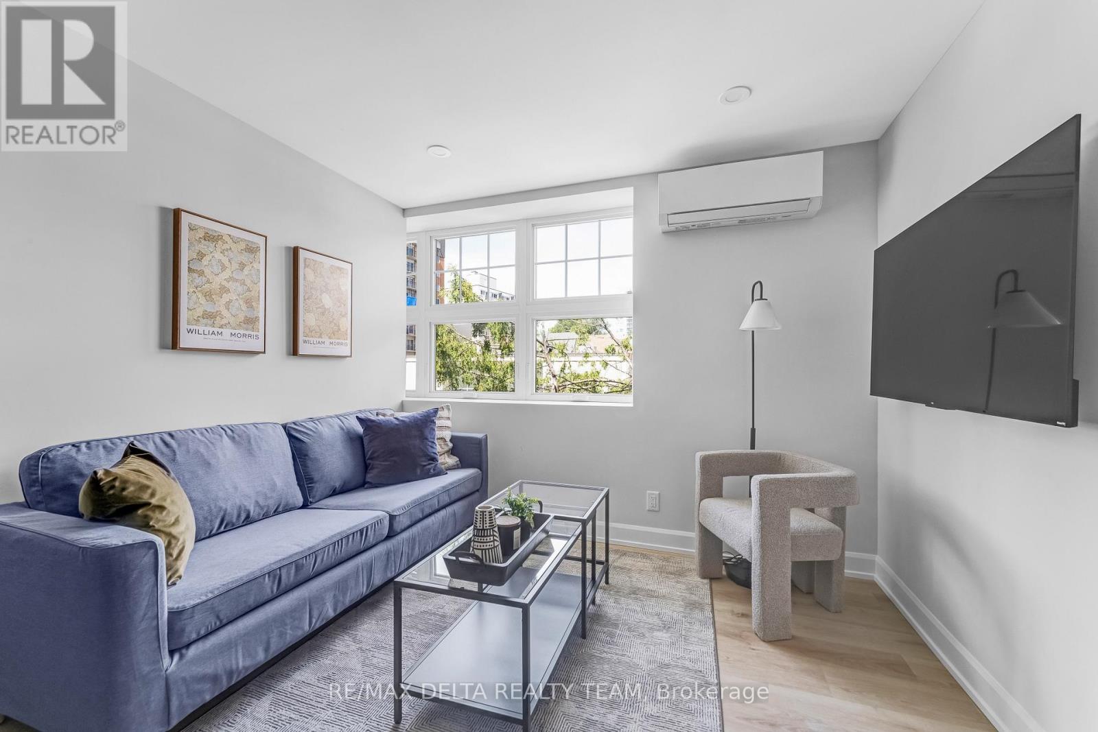 Photo 4 of 206 658 Somerset Street W, Ottawa ON