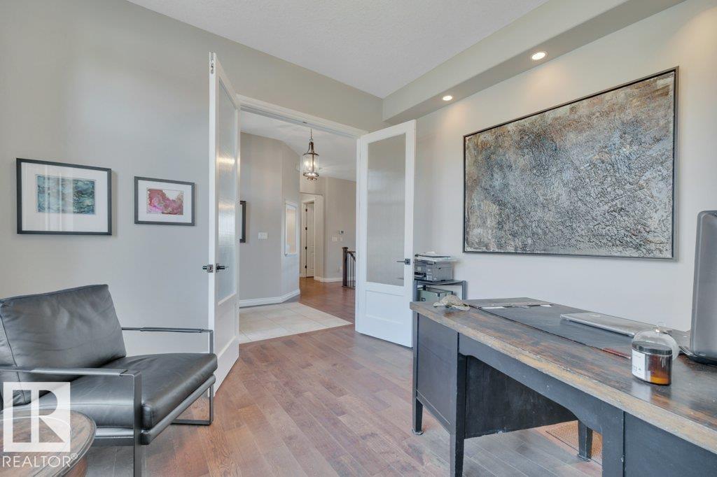Photo 33 of 3262 Whitelaw Dr Nw, Edmonton AB