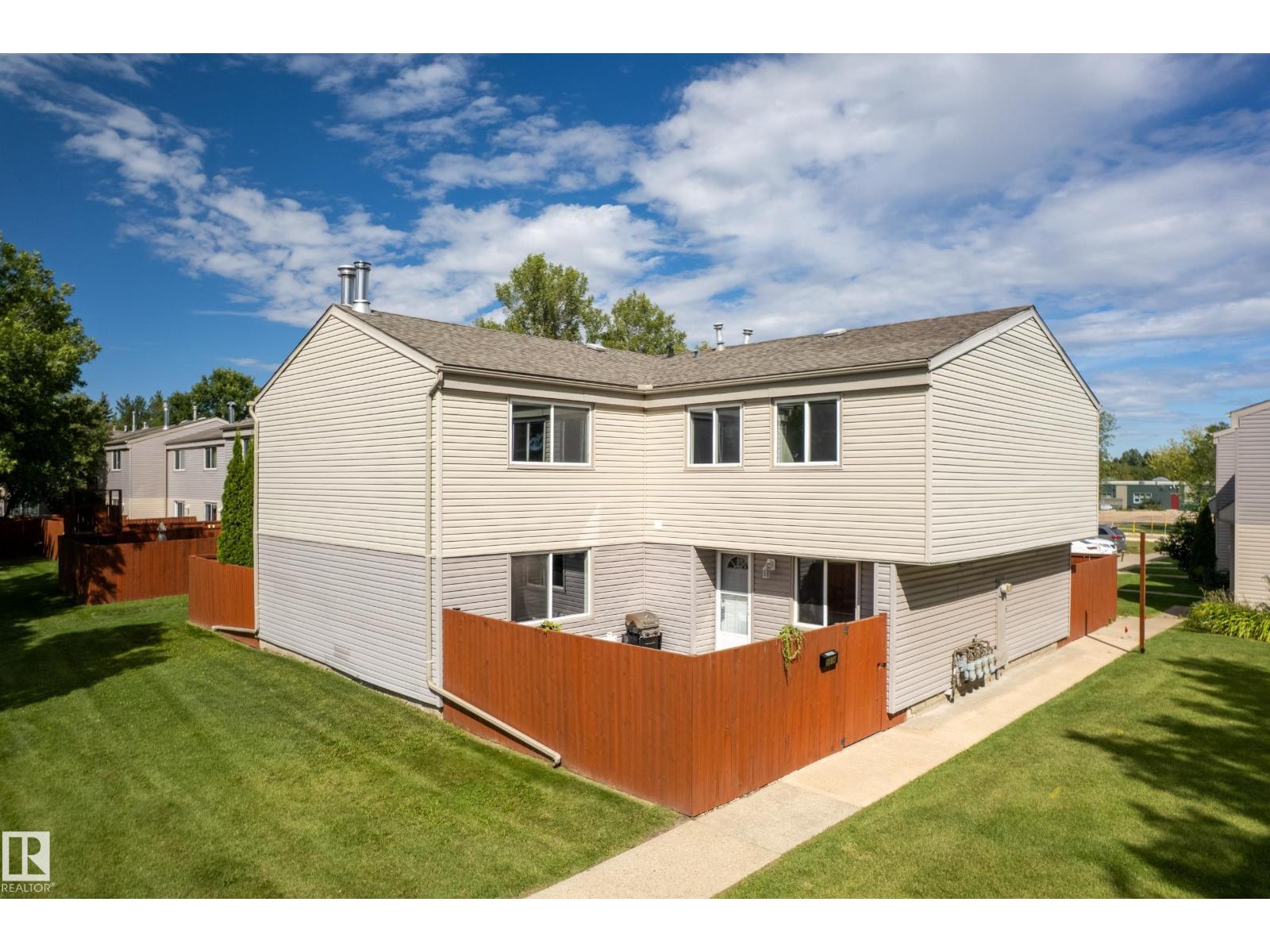 Photo 8 of 5614 148 St Nw, Edmonton AB