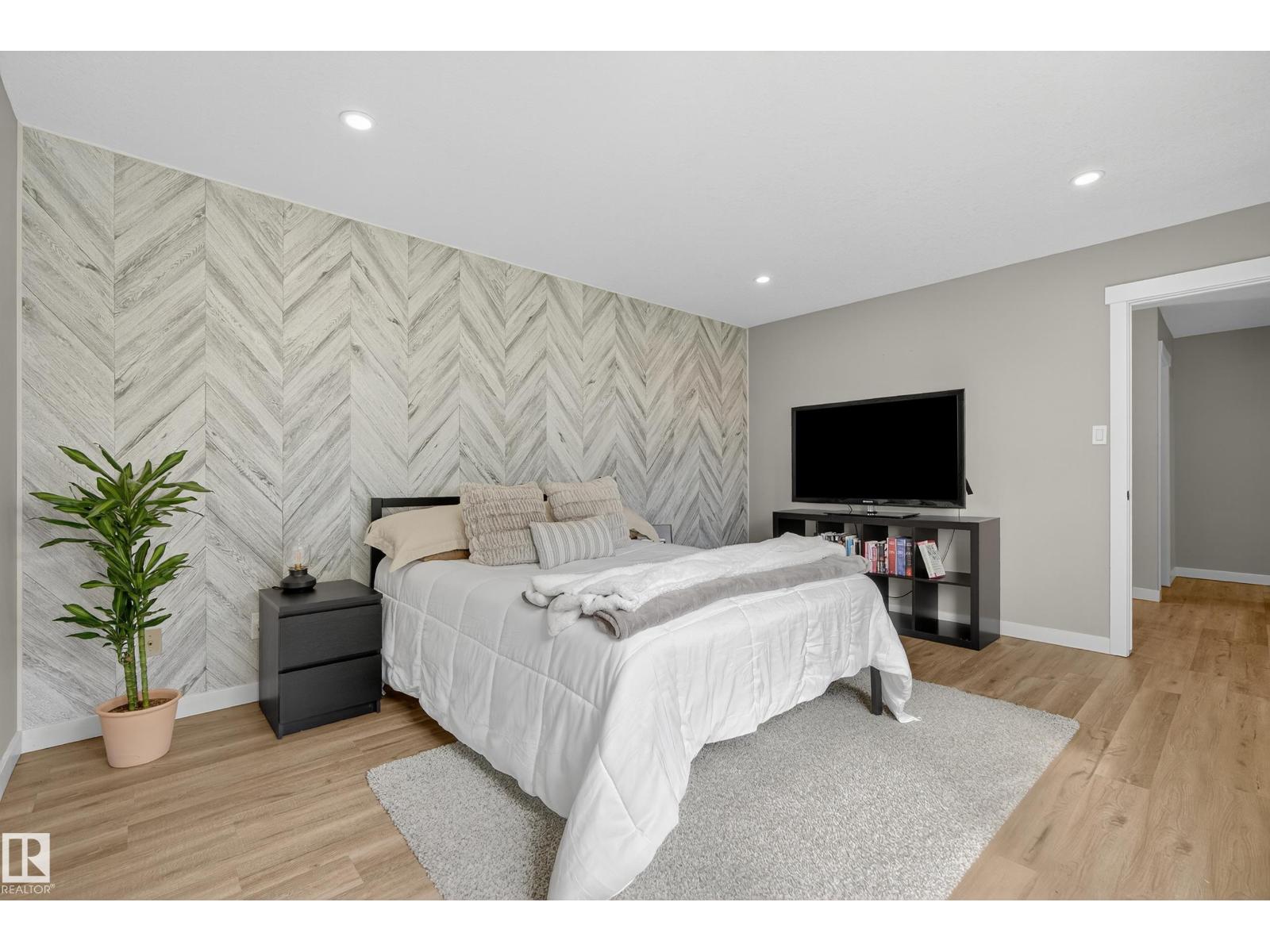 Photo 5 of 5614 148 St Nw, Edmonton AB