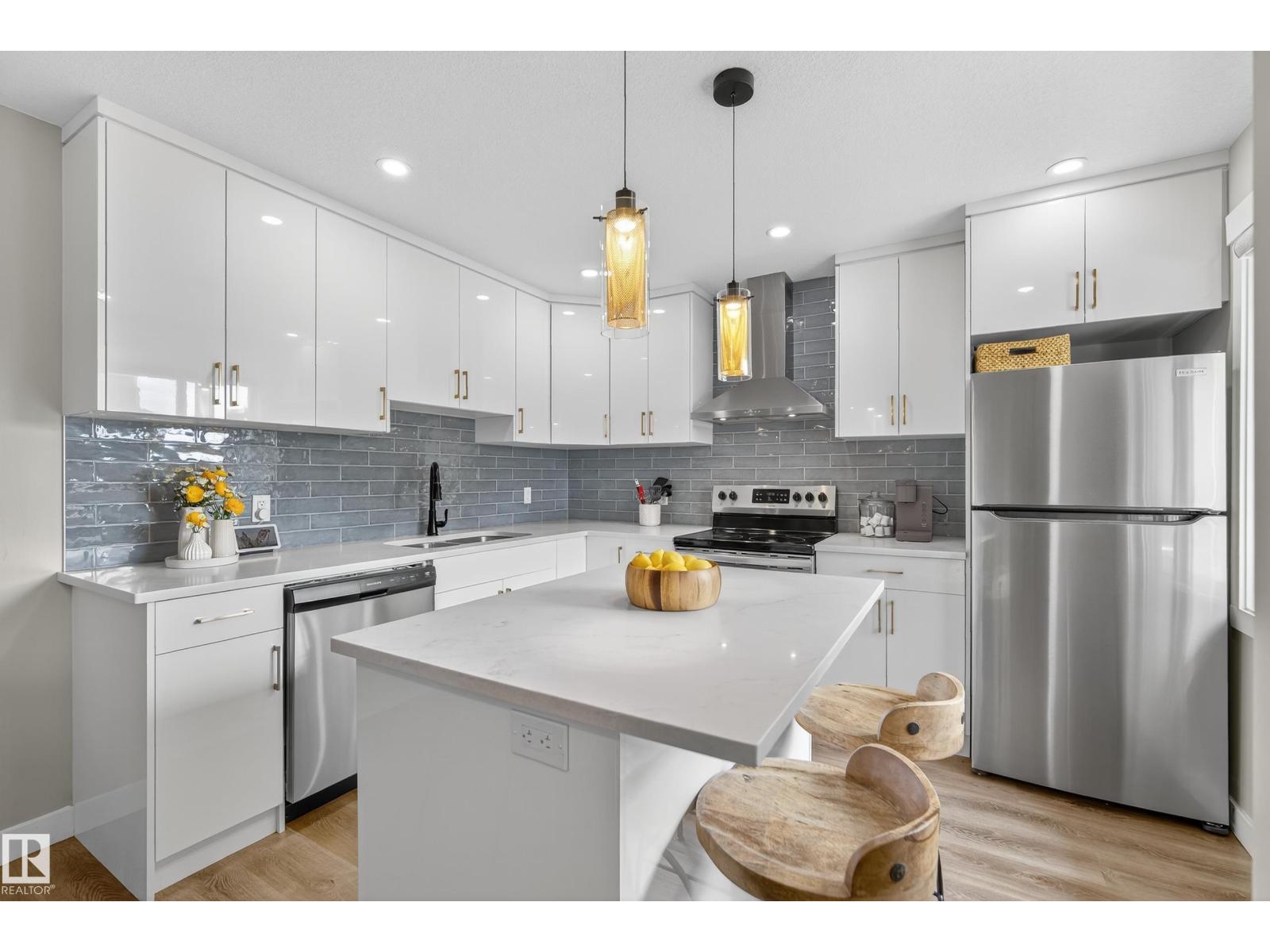 Photo 2 of 5614 148 St Nw, Edmonton AB