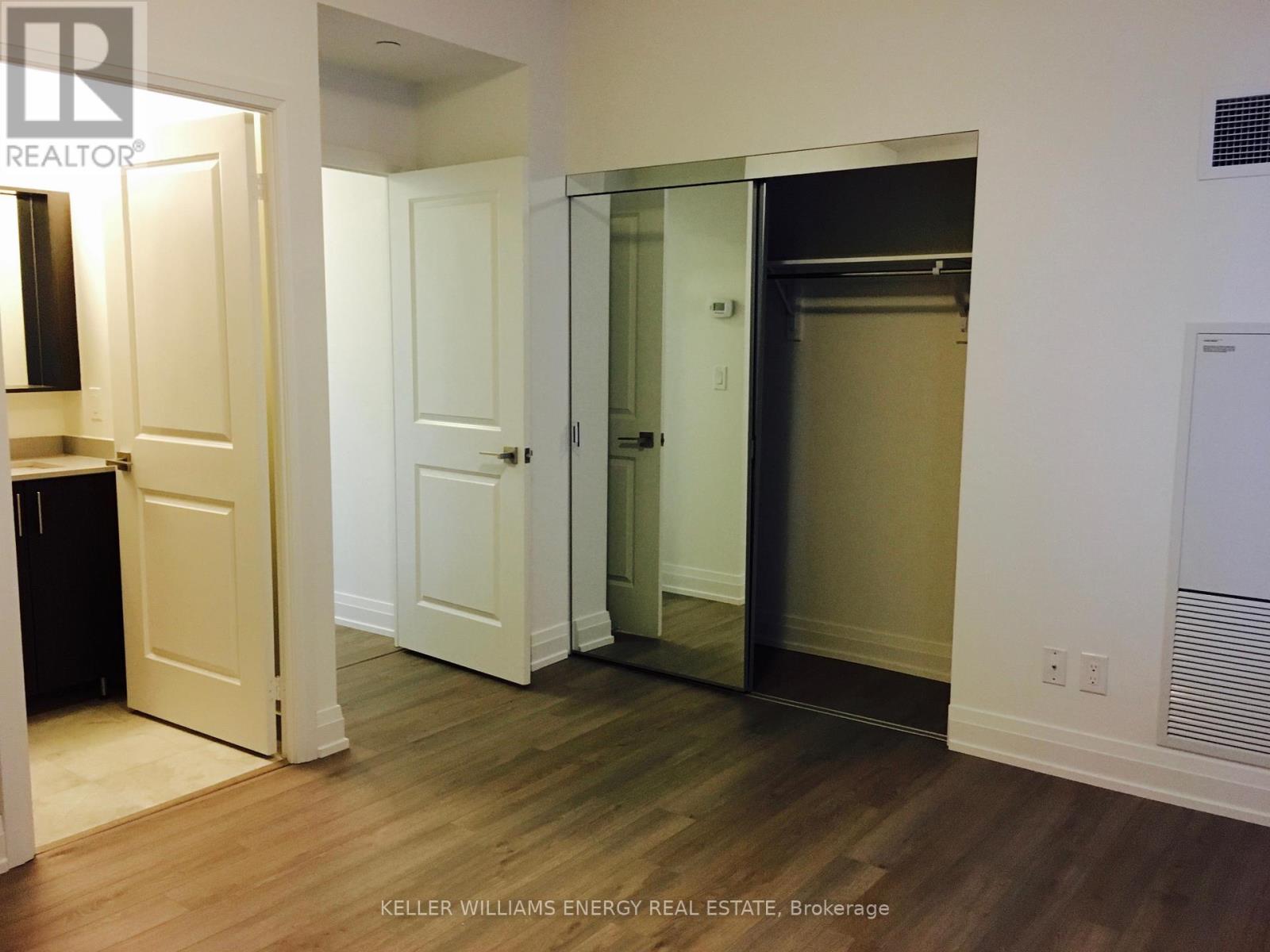 Photo 4 of 2611 3700 Highway 7 Highway, Vaughan ON