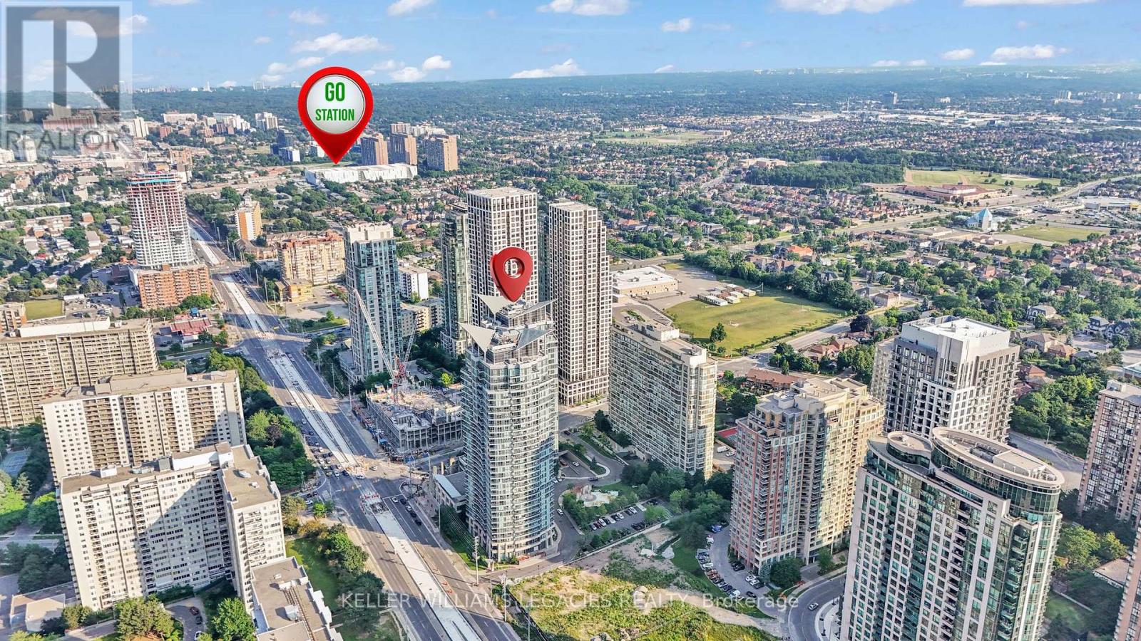Photo 2 of 2013 33 Elm Drive W, Mississauga ON