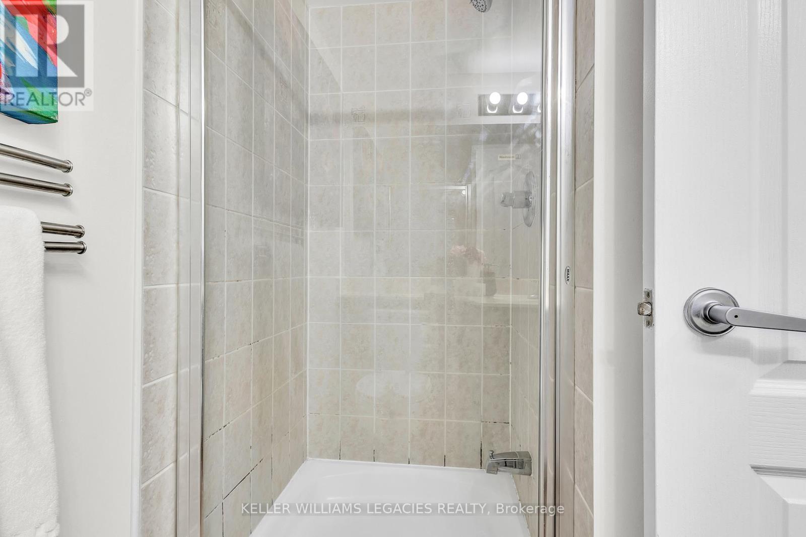 Photo 21 of 2013 33 Elm Drive W, Mississauga ON