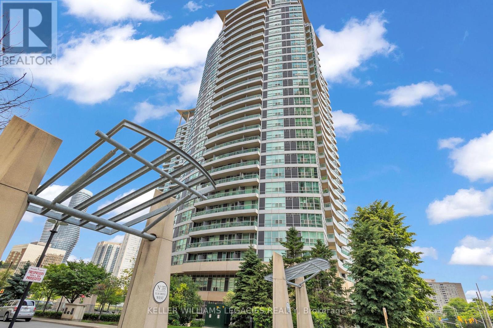 Photo 3 of 2013 33 Elm Drive W, Mississauga ON