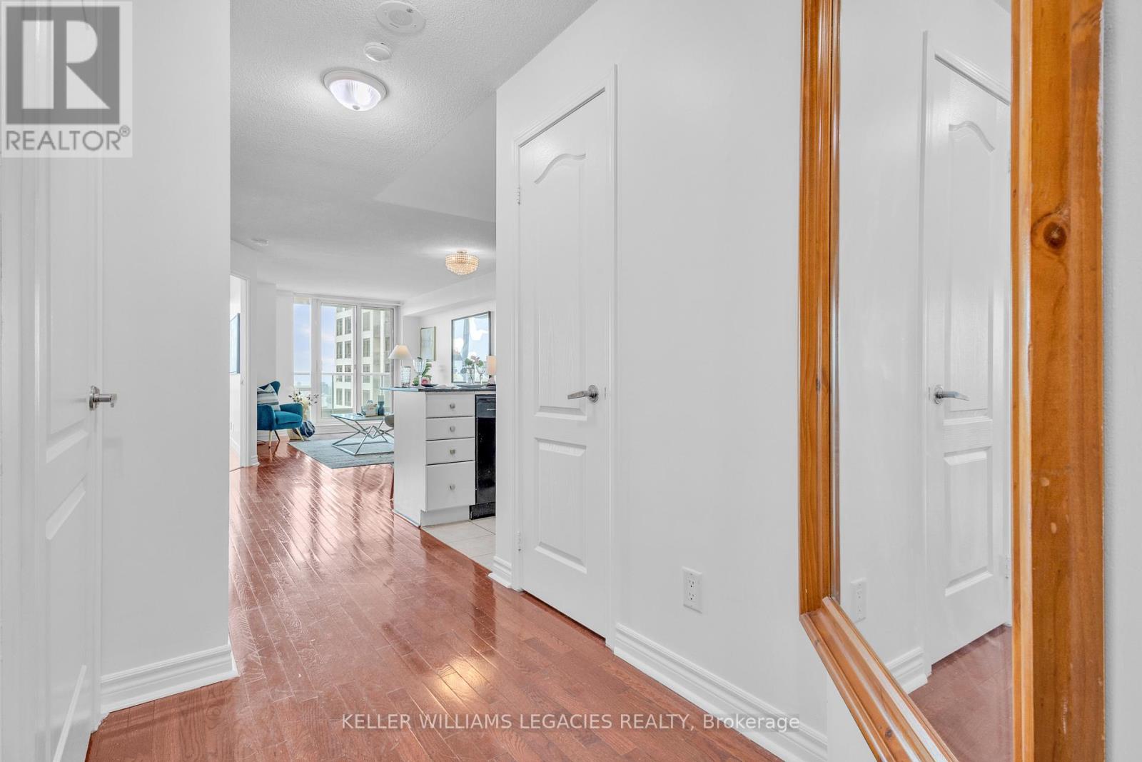 Photo 8 of 2013 33 Elm Drive W, Mississauga ON
