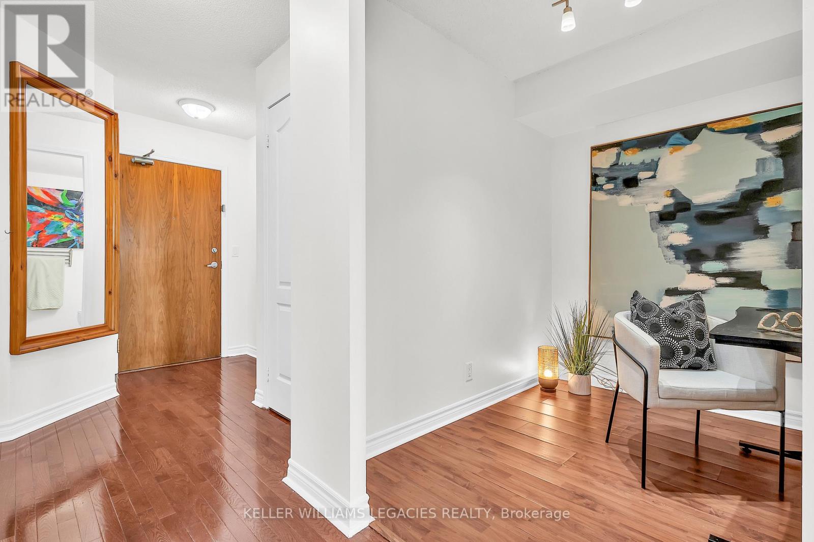 Photo 9 of 2013 33 Elm Drive W, Mississauga ON