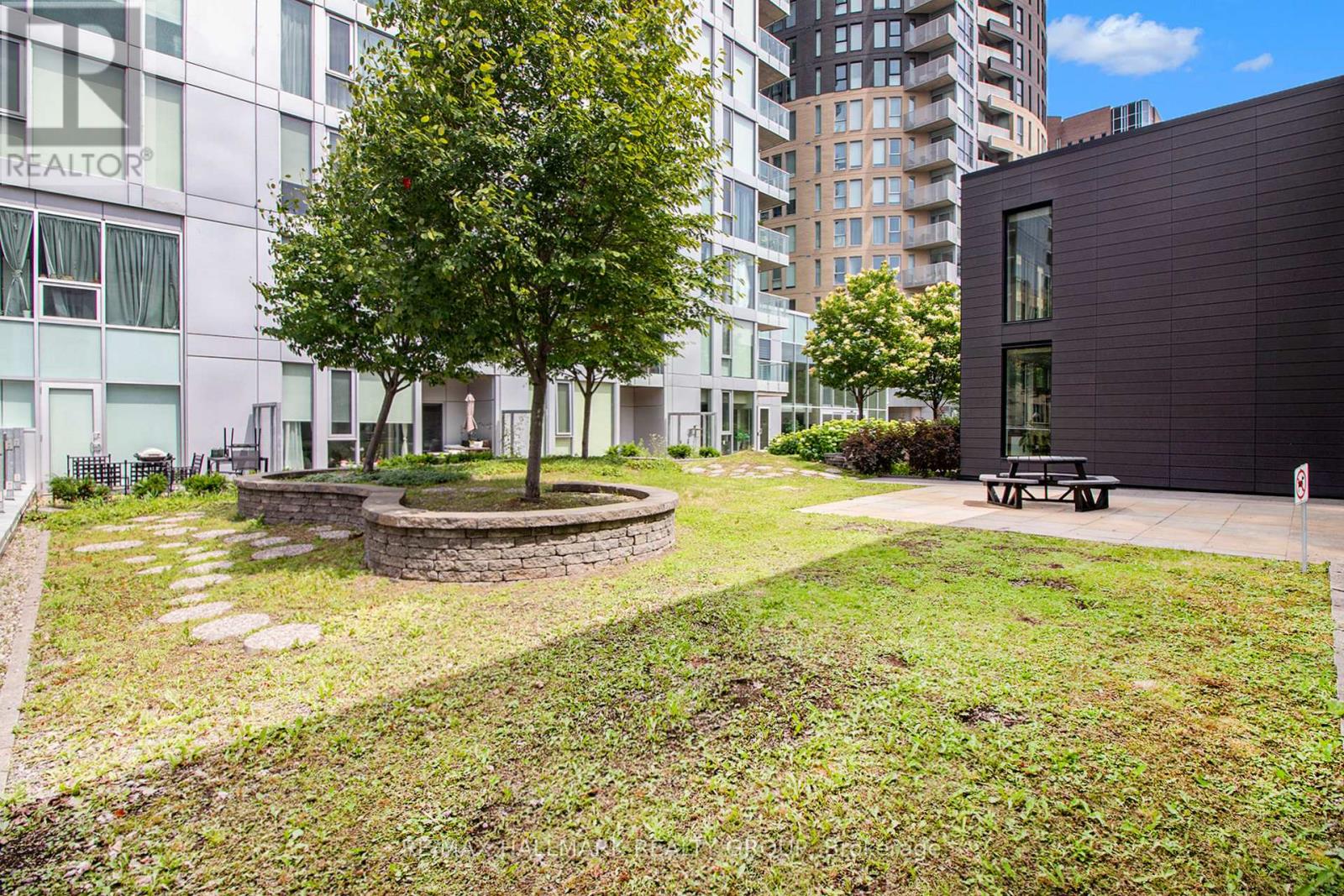 Photo 4 of 213 197 Lisgar Street, Ottawa ON
