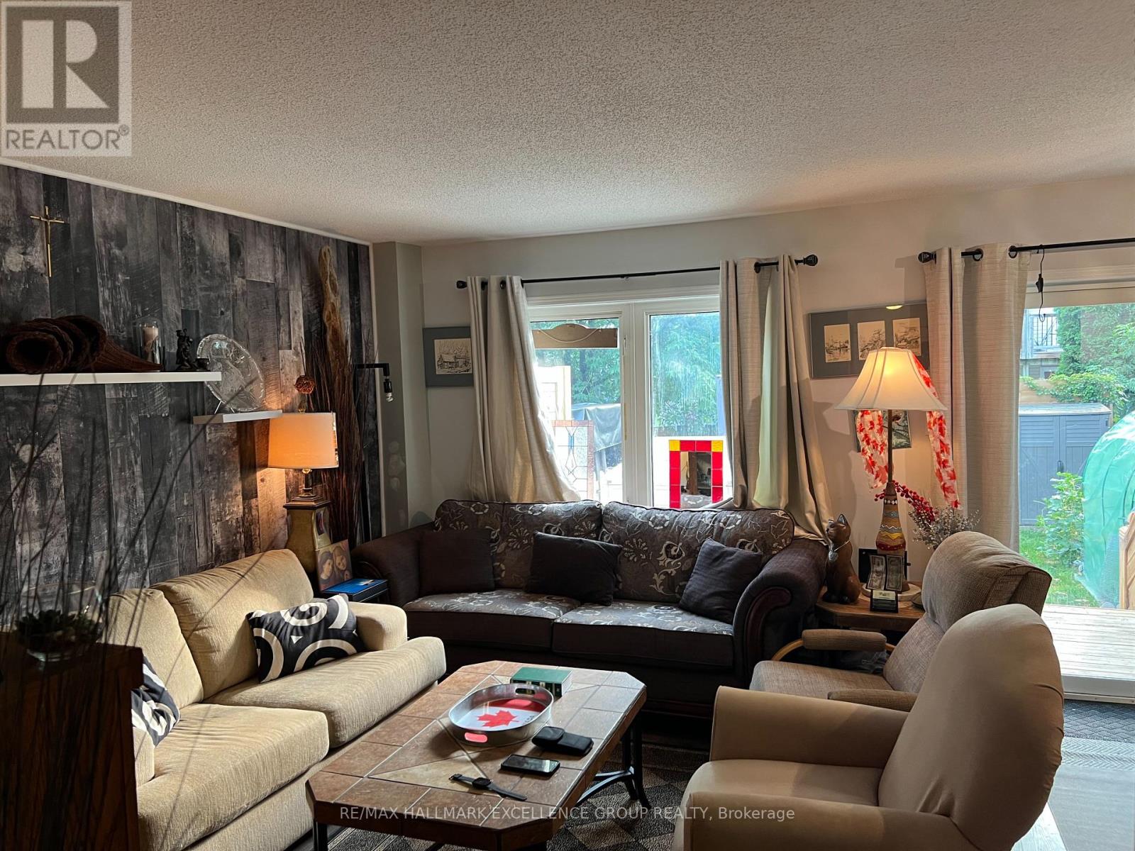 Photo 2 of 1130 Dianne Avenue, Clarencerockland ON