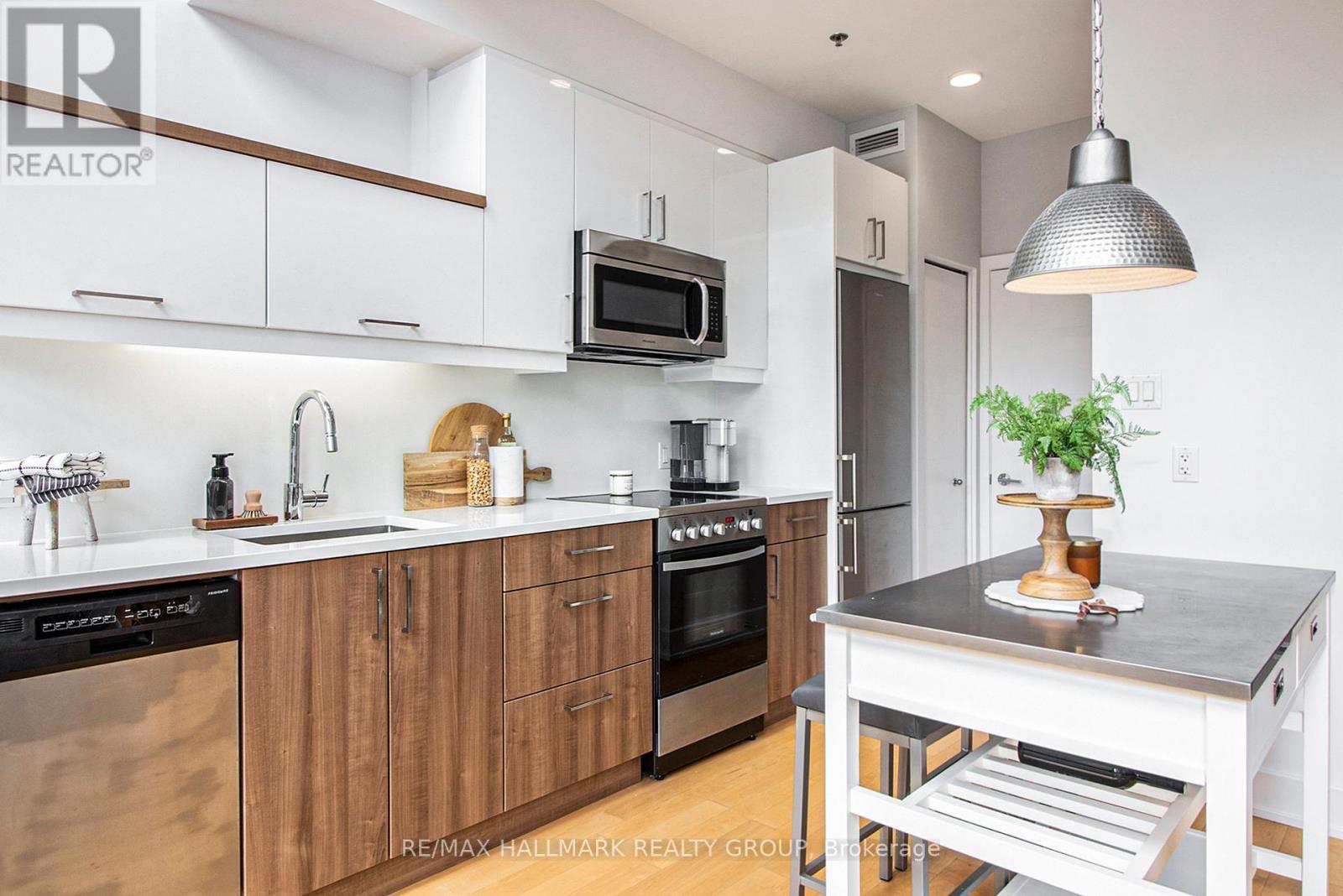Photo 10 of 213 197 Lisgar Street, Ottawa ON