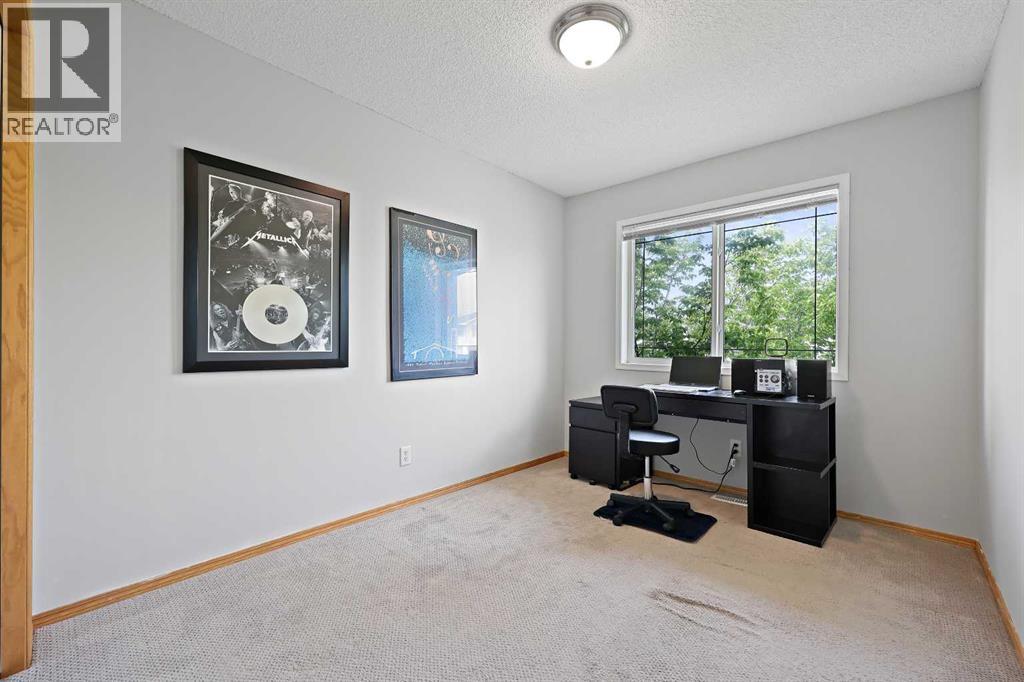 Single Family House 4 Level for Sale in  Rocky Ridge Court NW Rocky Ridge Calgary 