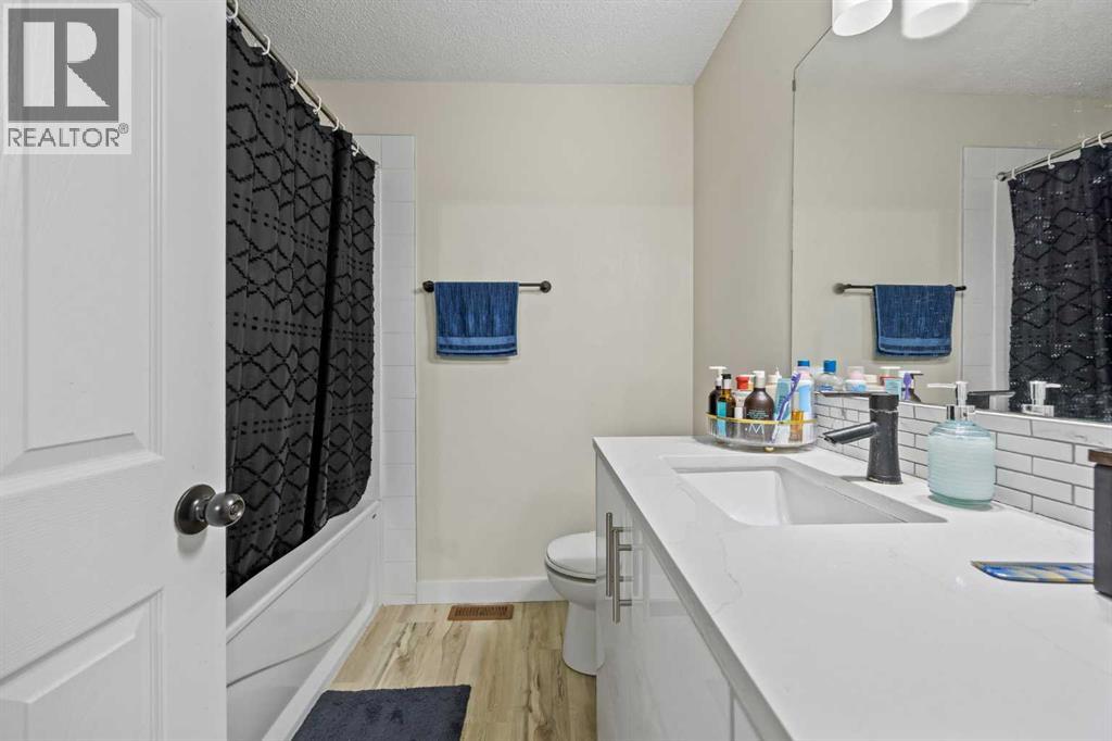 Single Family House for Sale in    Street NE Temple Calgary 